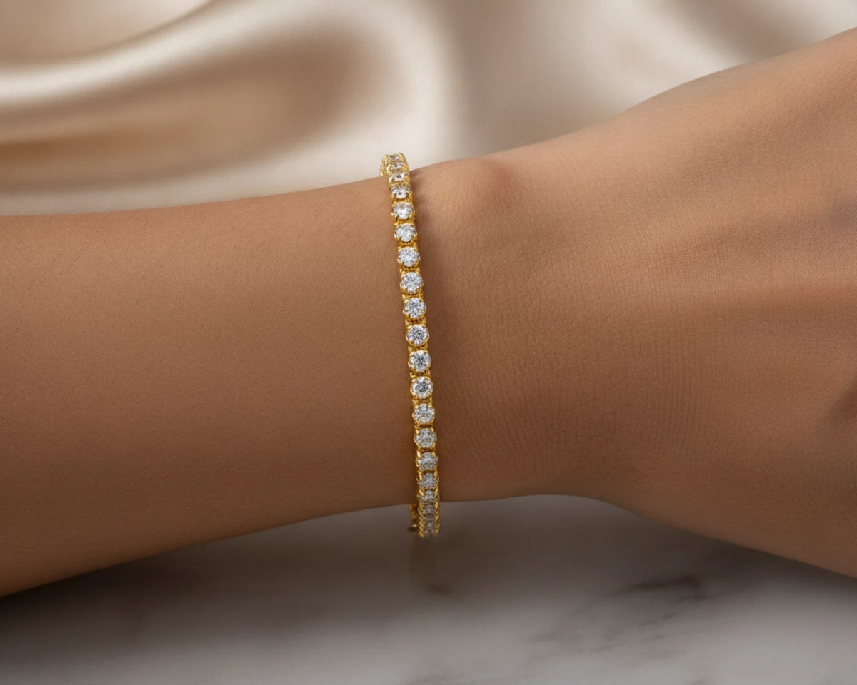 10k Gold Diamond Tennis Bracelet with Round-Cut Design 7ct – lifestyle 4853