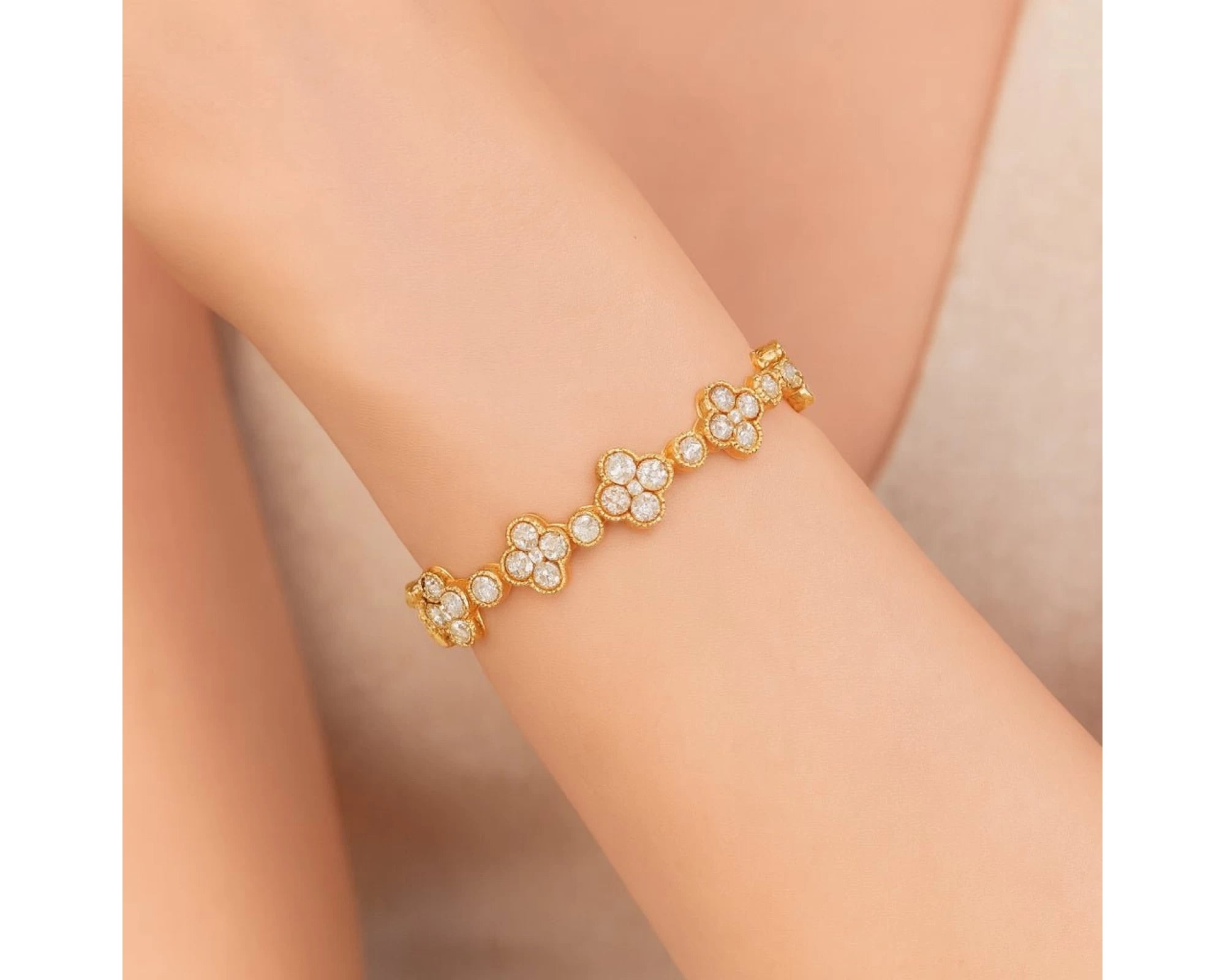 14k Gold Diamond Bracelet with Clover Round-Cut Cluster Design 4.55ct – view 2