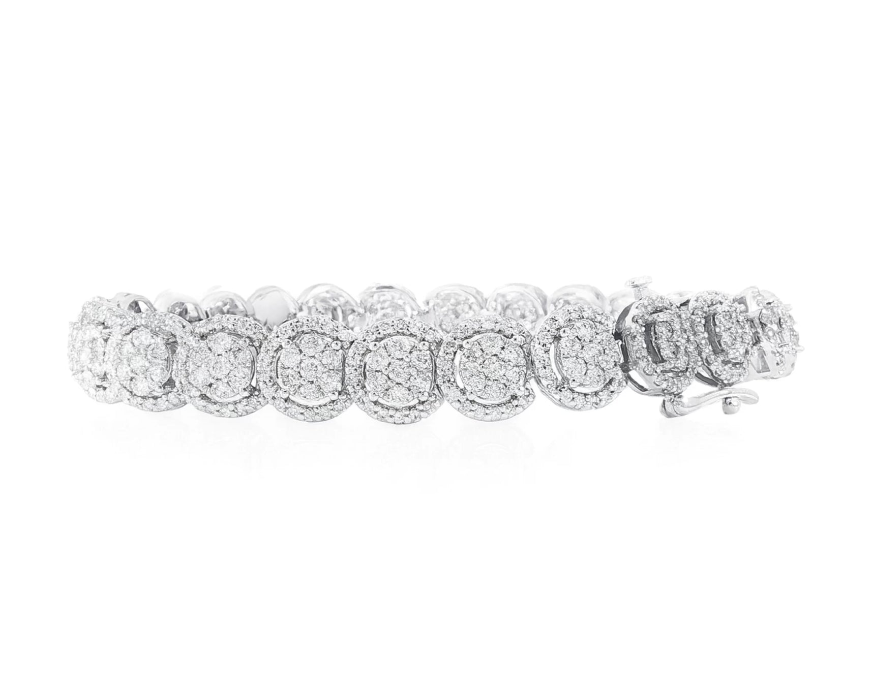 10k Gold Diamond Bracelet with Cushion-Style Round-Cut Cluster Design 5.00ct – lifestyle 4590
