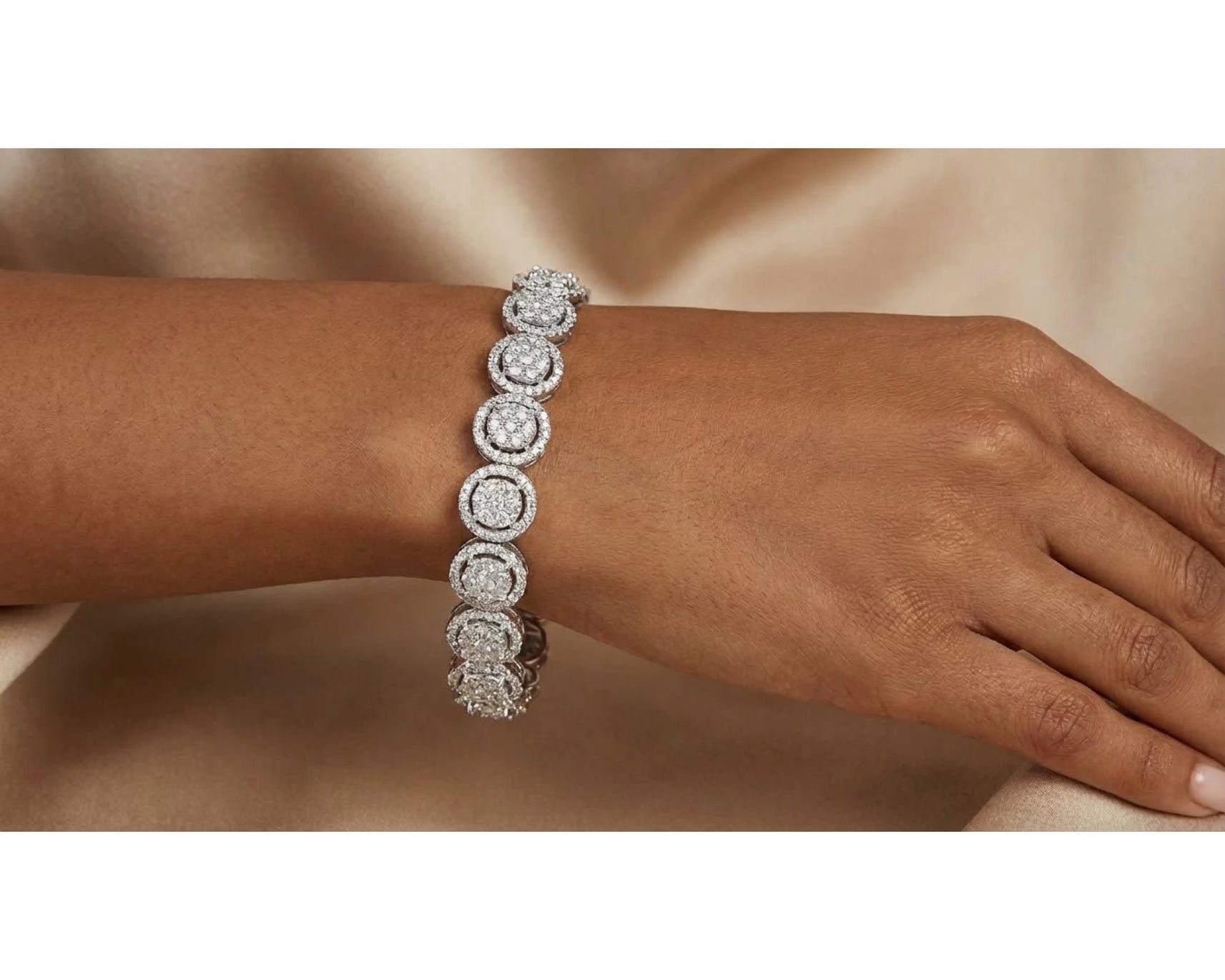 10k Gold Diamond Bracelet with Cushion-Style Round-Cut Cluster Design 5.00ct – view 2