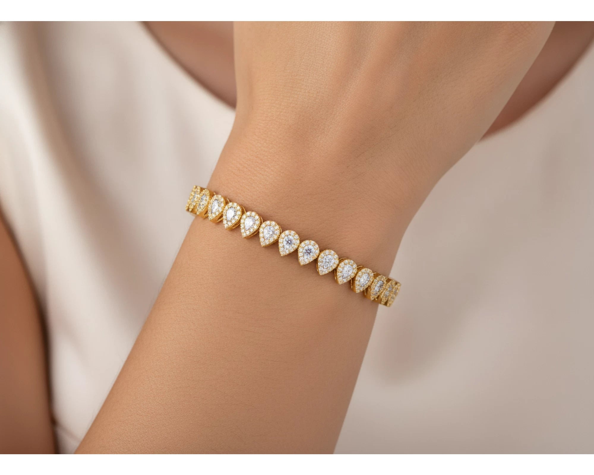10k Gold Diamond Bracelet with Pear-Shaped Cluster Design 1.60ct – lifestyle 4045