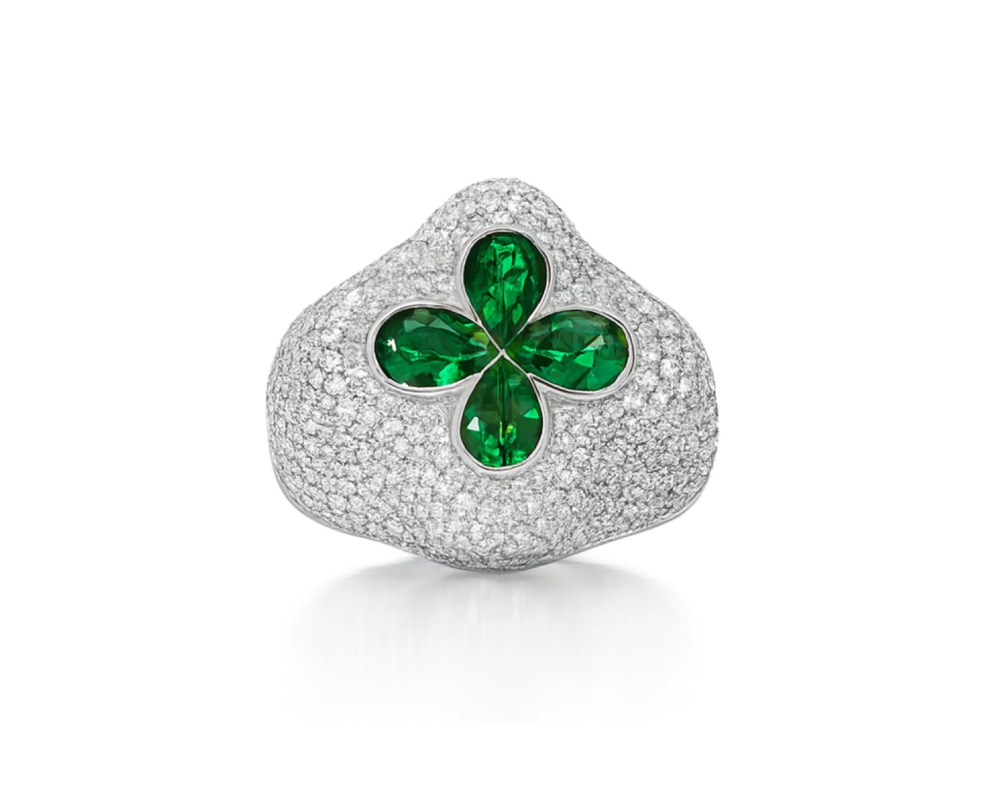 10k Gold Diamond Clover Ring with Pavé Design 2.15 CT – lifestyle 2747