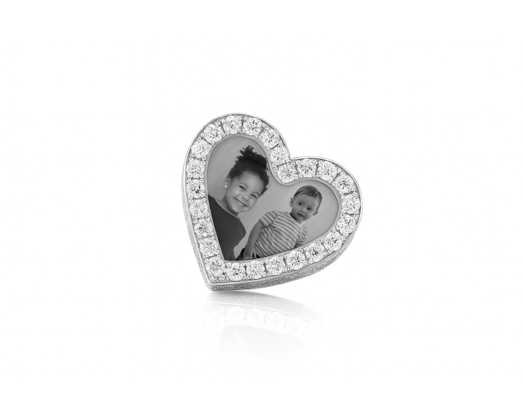10k Gold Heart Memory Photo Ring with Round Diamonds 4.3 ct – lifestyle 1286