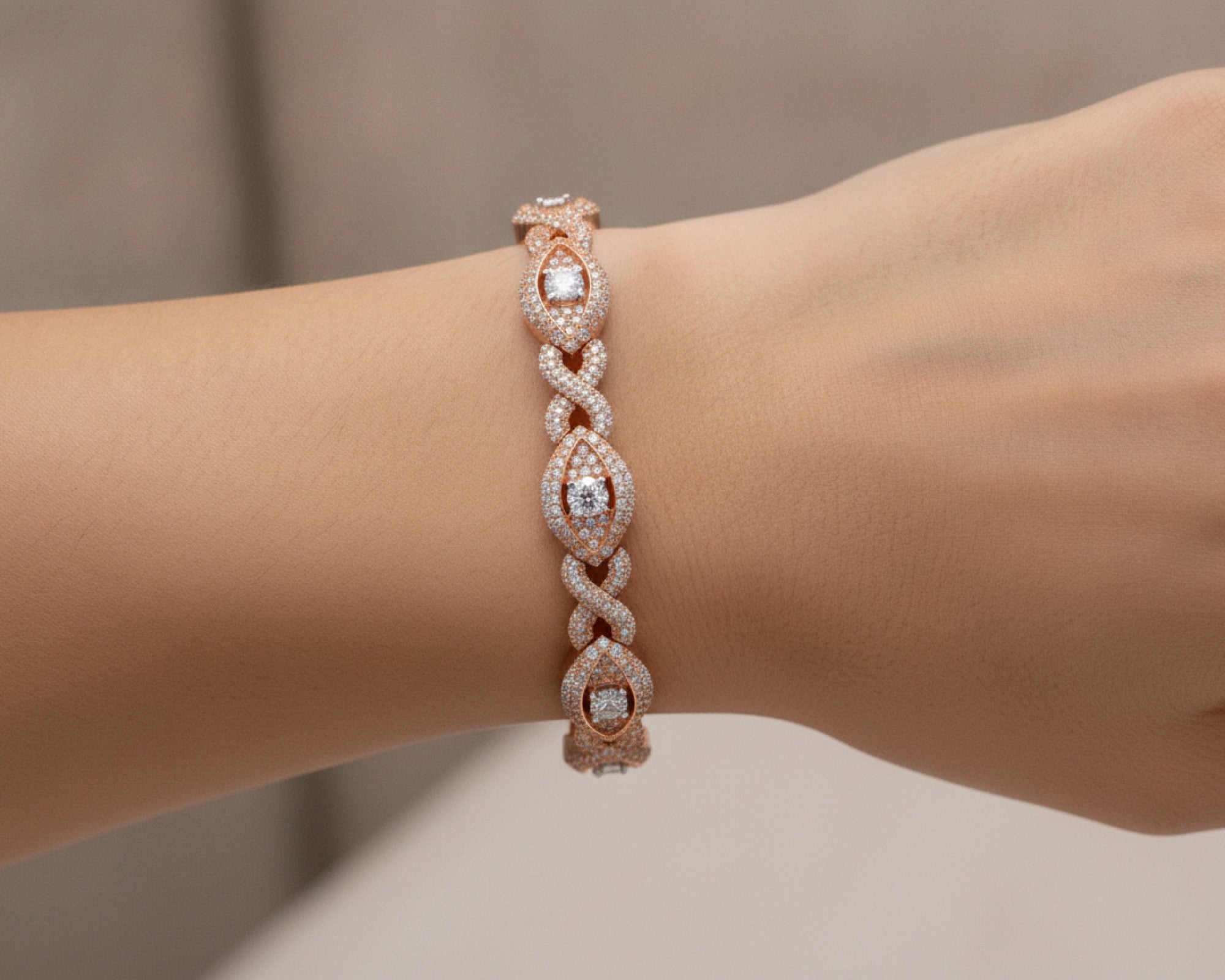 10K Gold Natural Diamond Infinity Link Bracelet 4.39 CT – lifestyle 1255