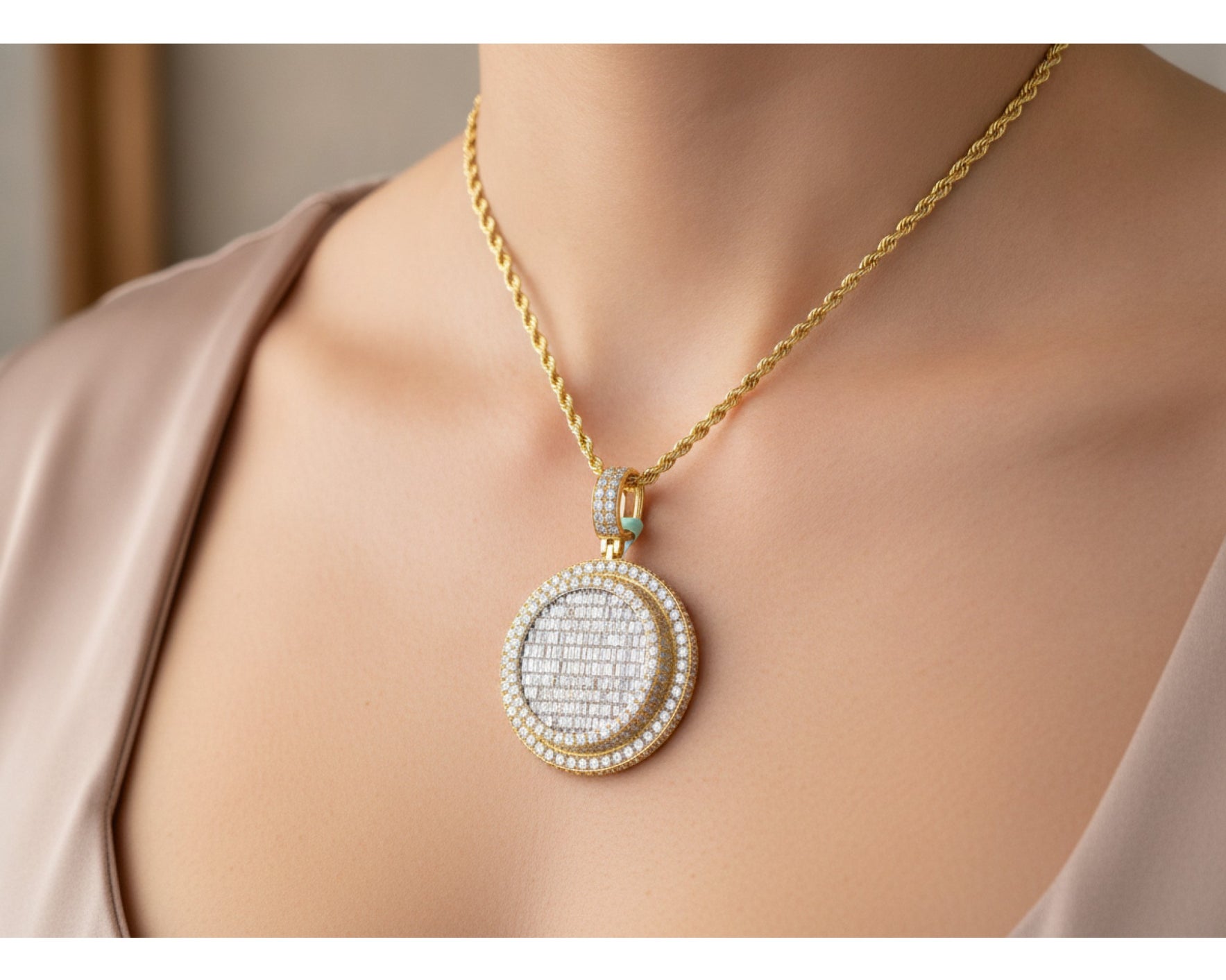 10K Gold Natural Diamond Round Pendant Halo Design 5.25 CT – lifestyle 117