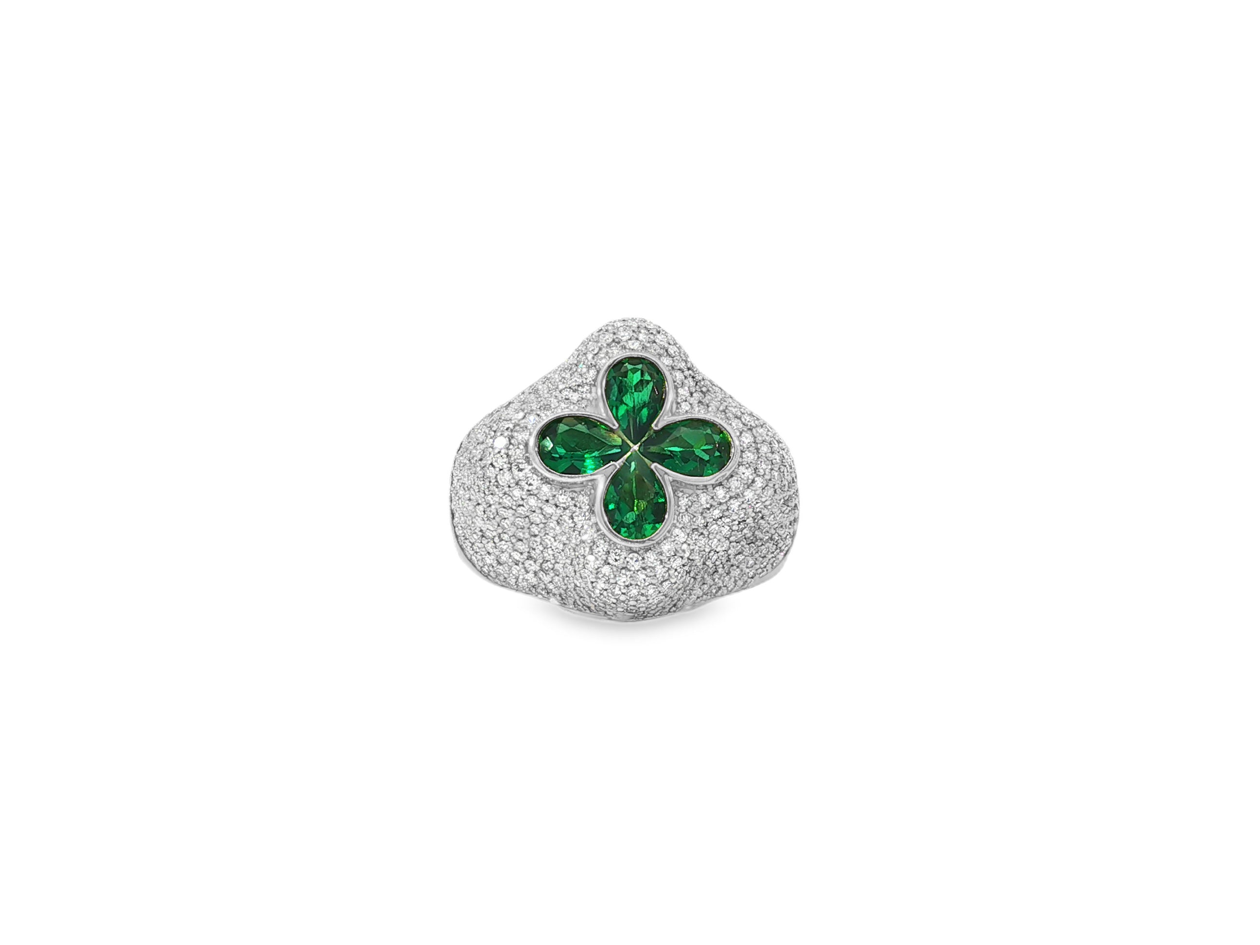 10k Gold Diamond Clover Ring with Pavé Design 2.15 CT