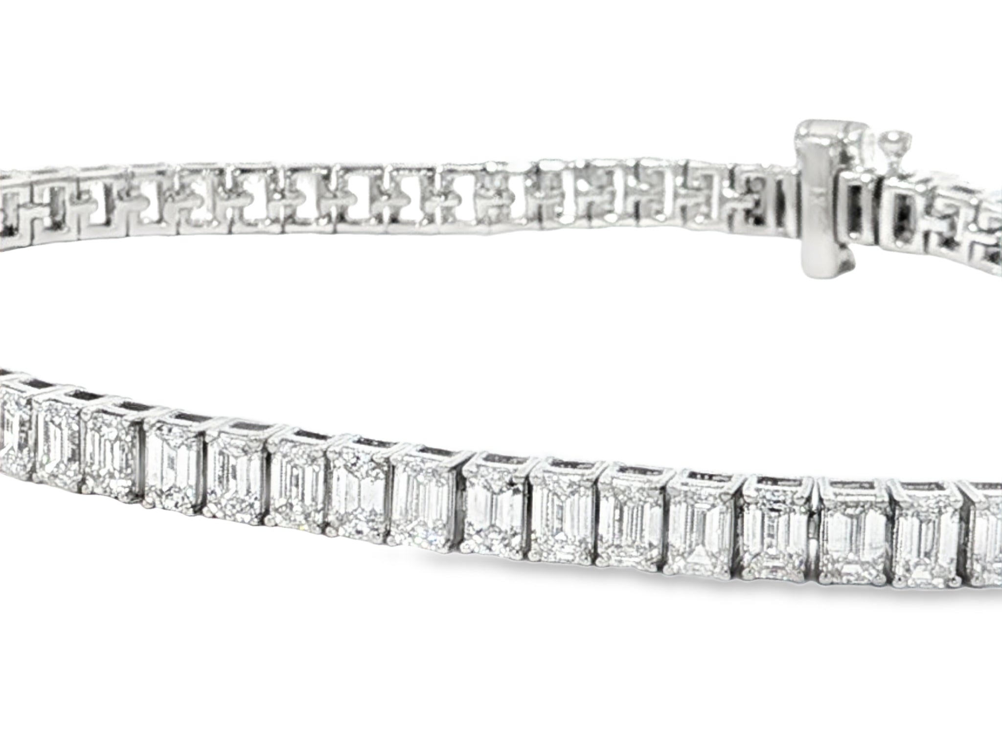 14K Gold Diamond Tennis Bracelet with Emerald-Cut Design 6.04ct