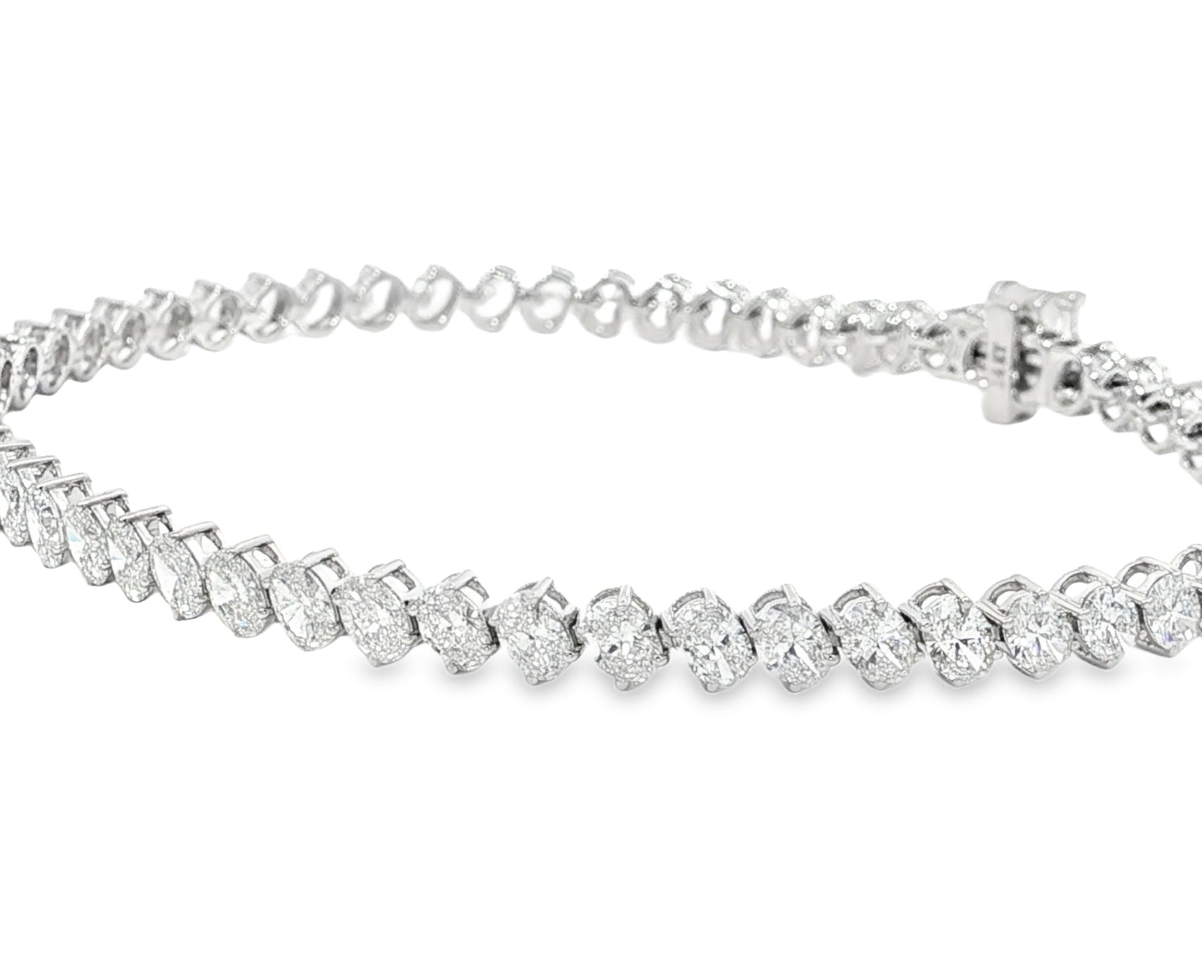 14K Gold Diamond Tennis Bracelet with Oval-Cut Design 5.3ct