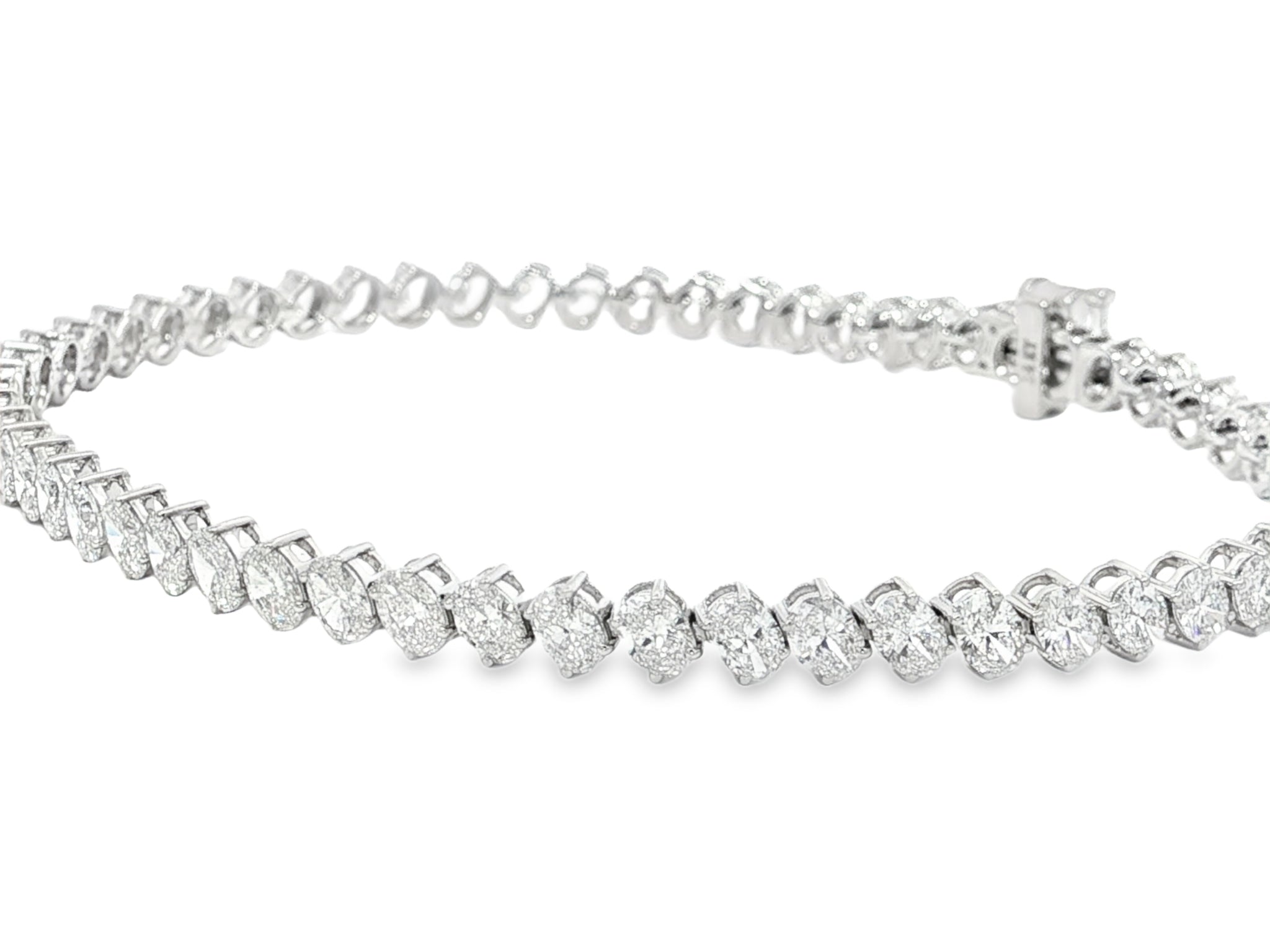 14K Gold Diamond Tennis Bracelet with Oval-Cut Design 5.3ct