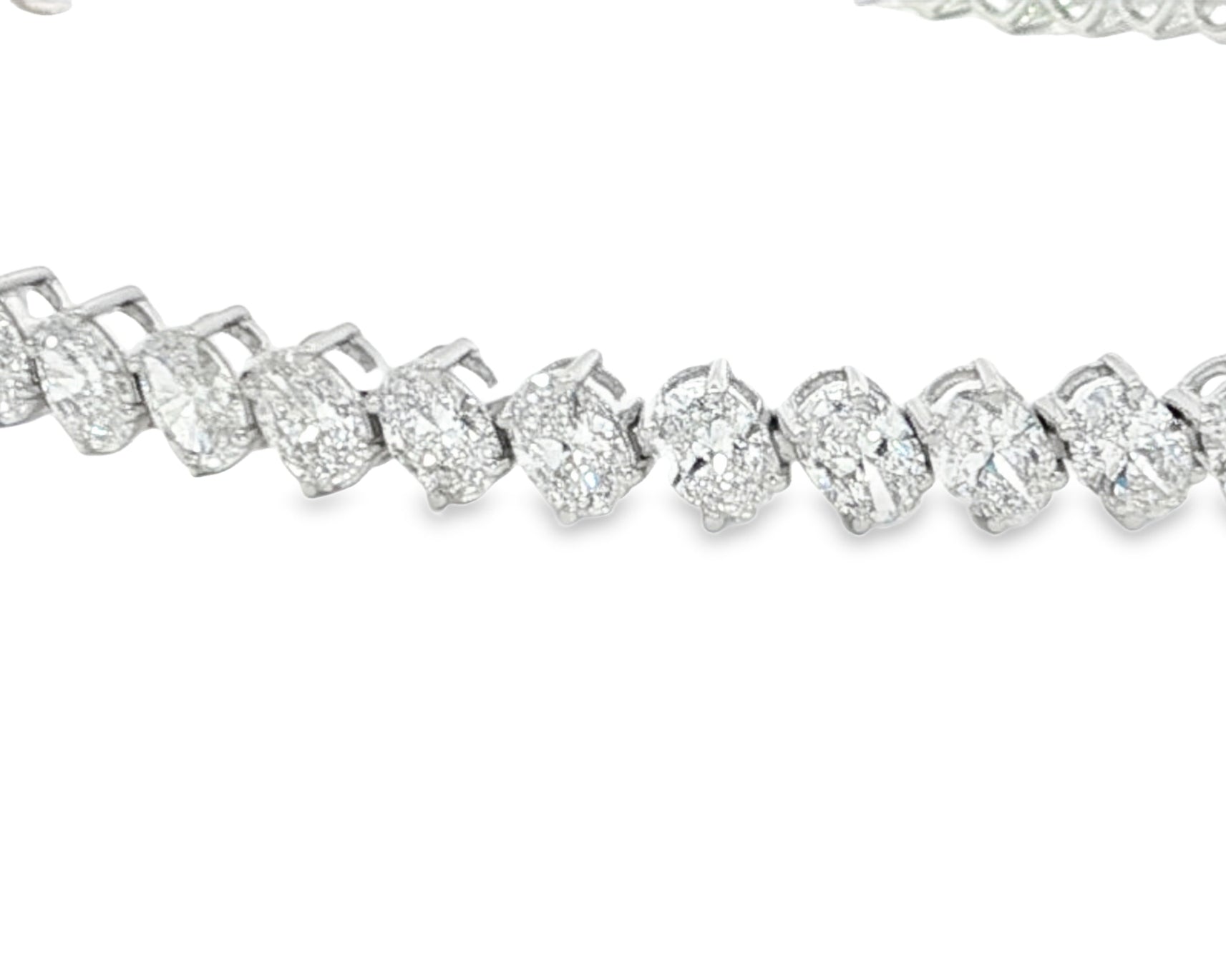 14K Gold Diamond Tennis Bracelet with Oval-Cut Design 5.3ct