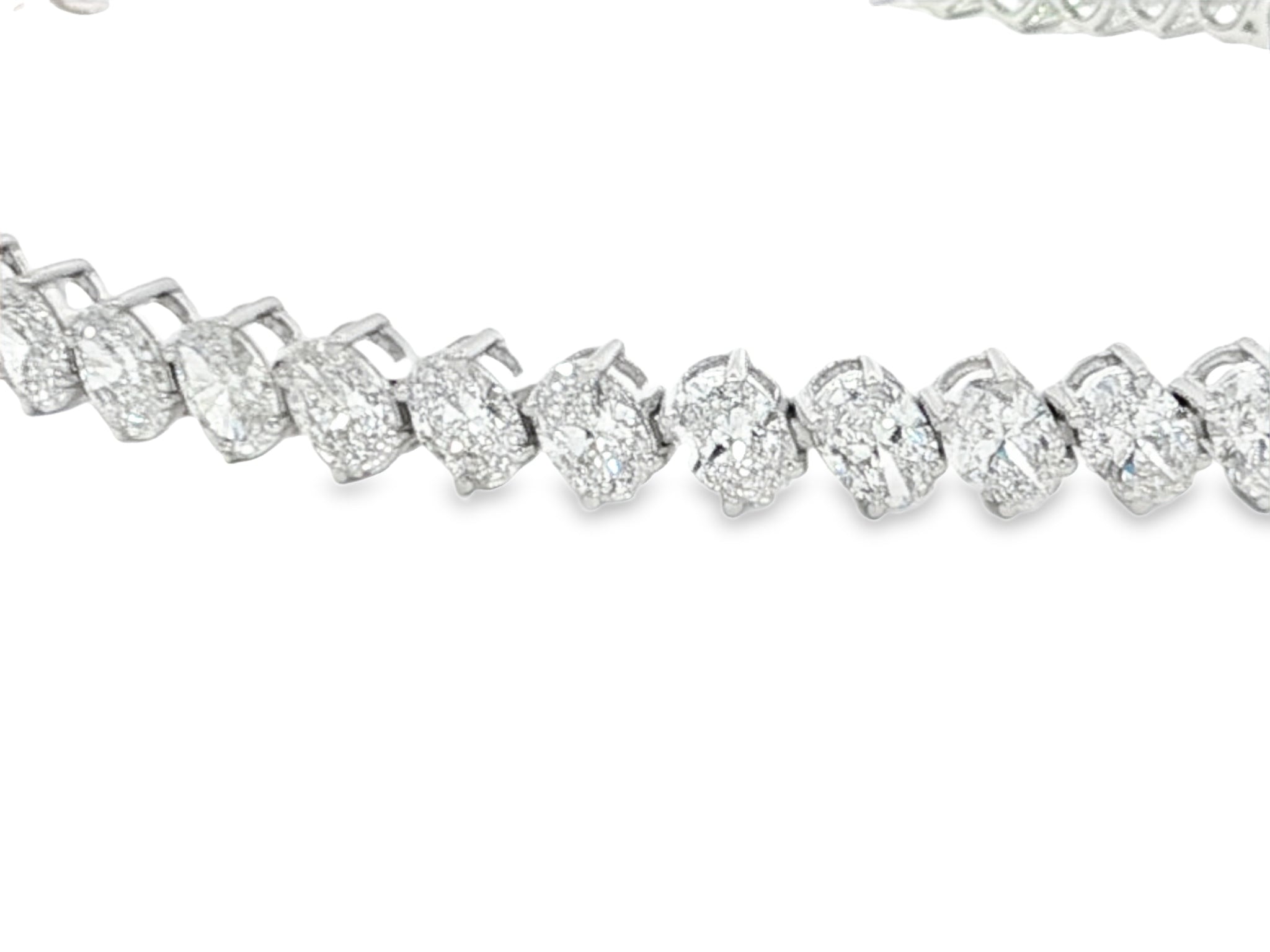 14K Gold Diamond Tennis Bracelet with Oval-Cut Design 5.3ct