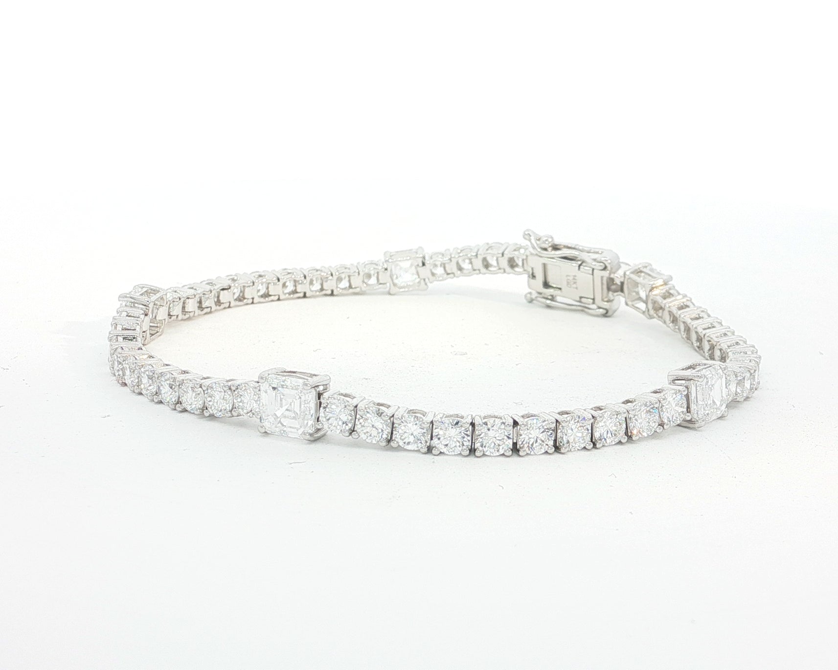 14K Round Cut Tennis Bracelet with Center Stone 11.48ct