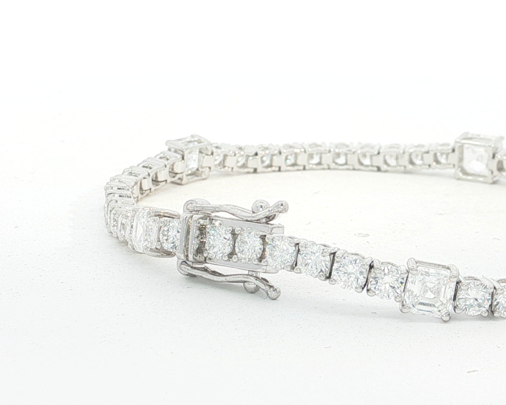 14K Round Cut Tennis Bracelet with Center Stone 11.48ct