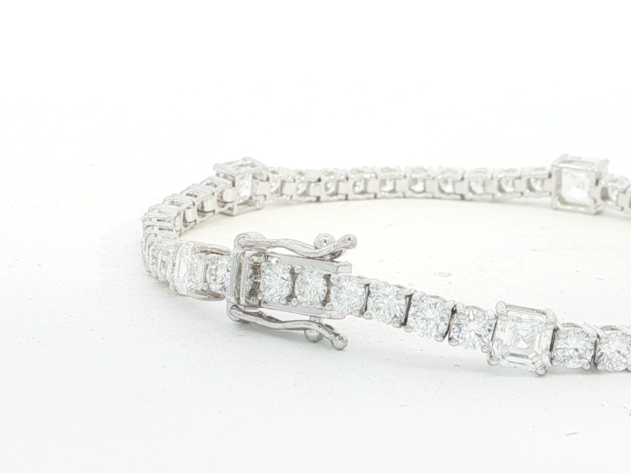 14K Round Cut Tennis Bracelet with Center Stone 11.48ct