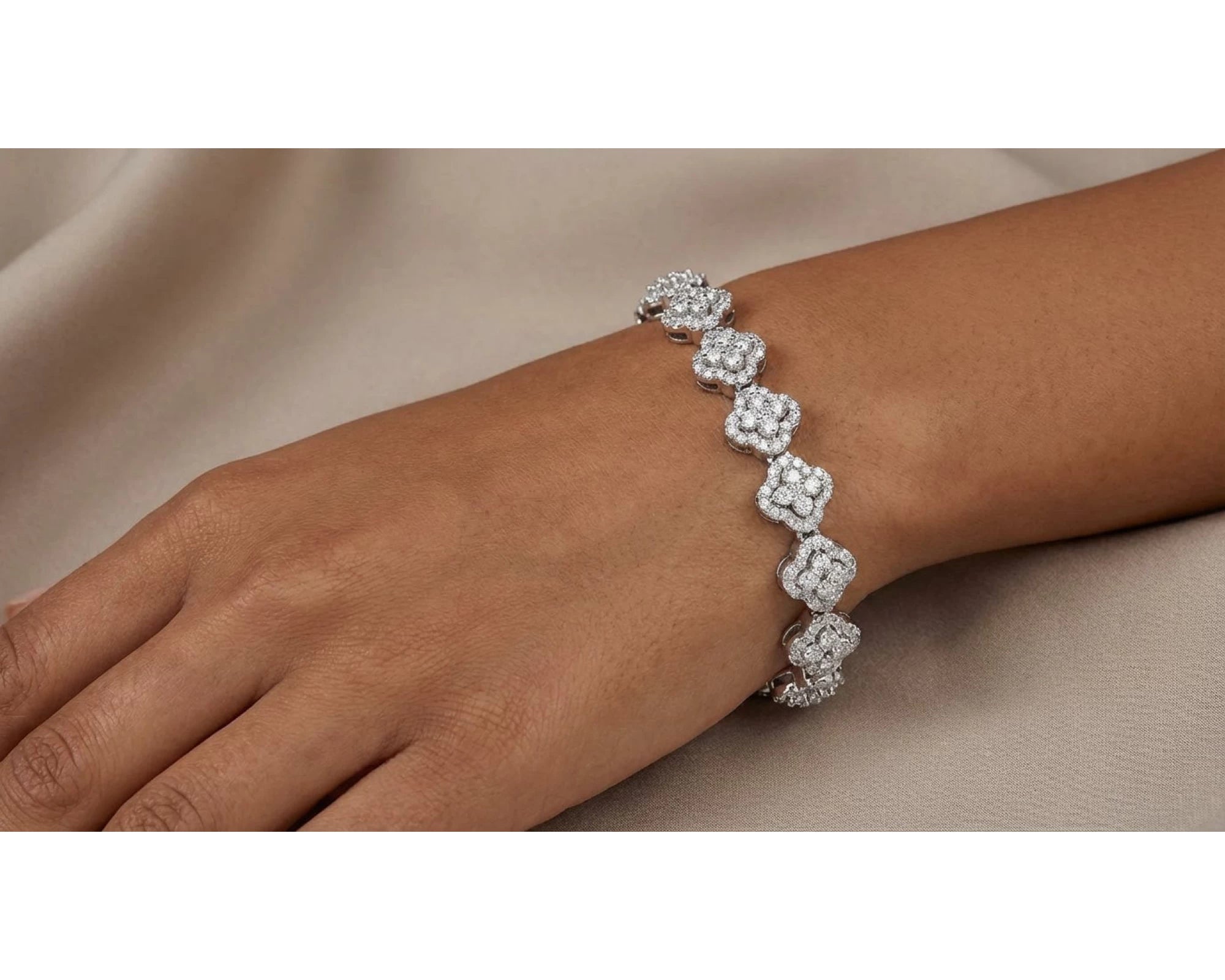 14k Gold Diamond Bracelet with Floral Round-Cut Cluster Design 3.76ct – view 2