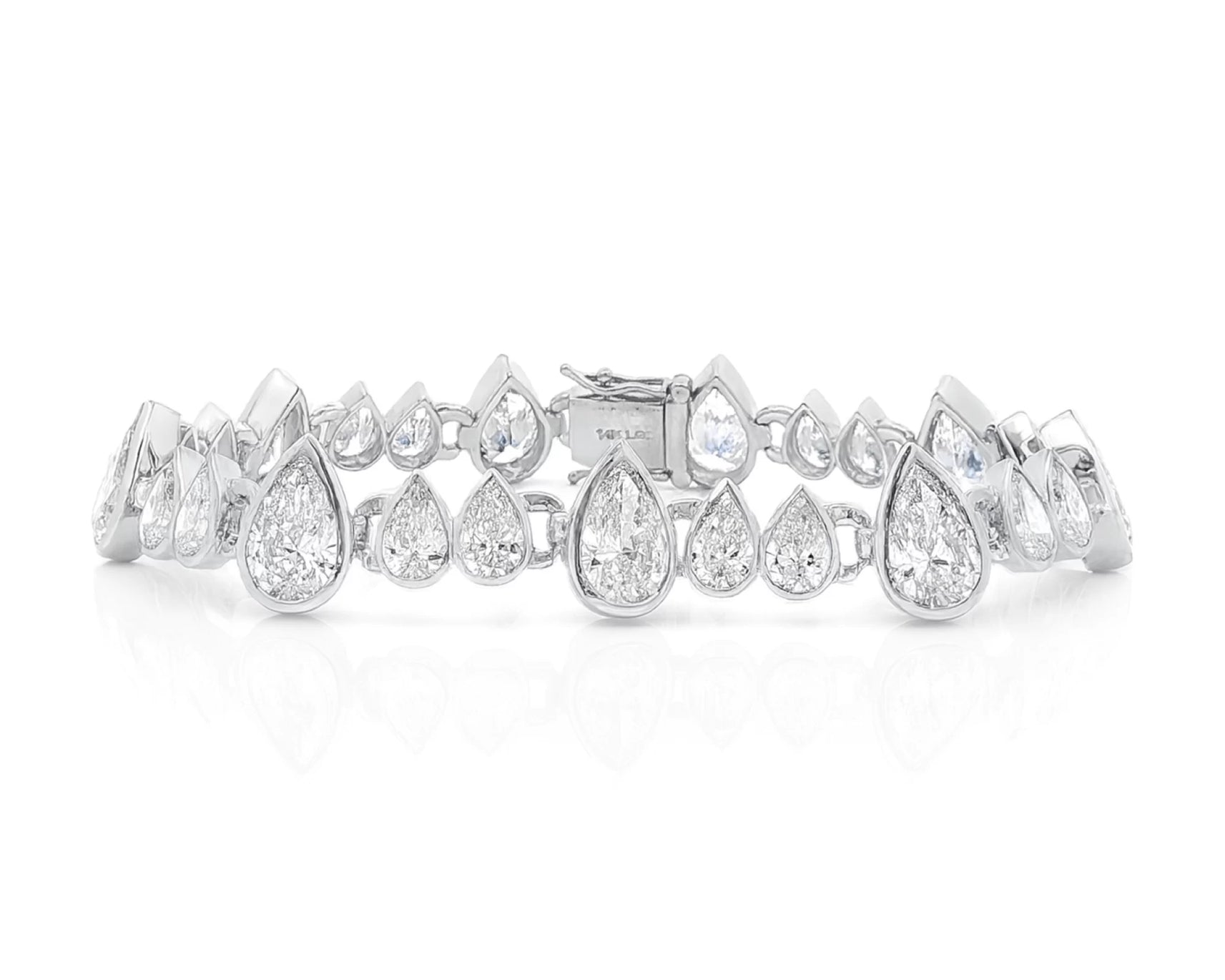 14k Gold Diamond Bracelet with Graduated Pear-Shape Design 22.98ct – lifestyle 4368