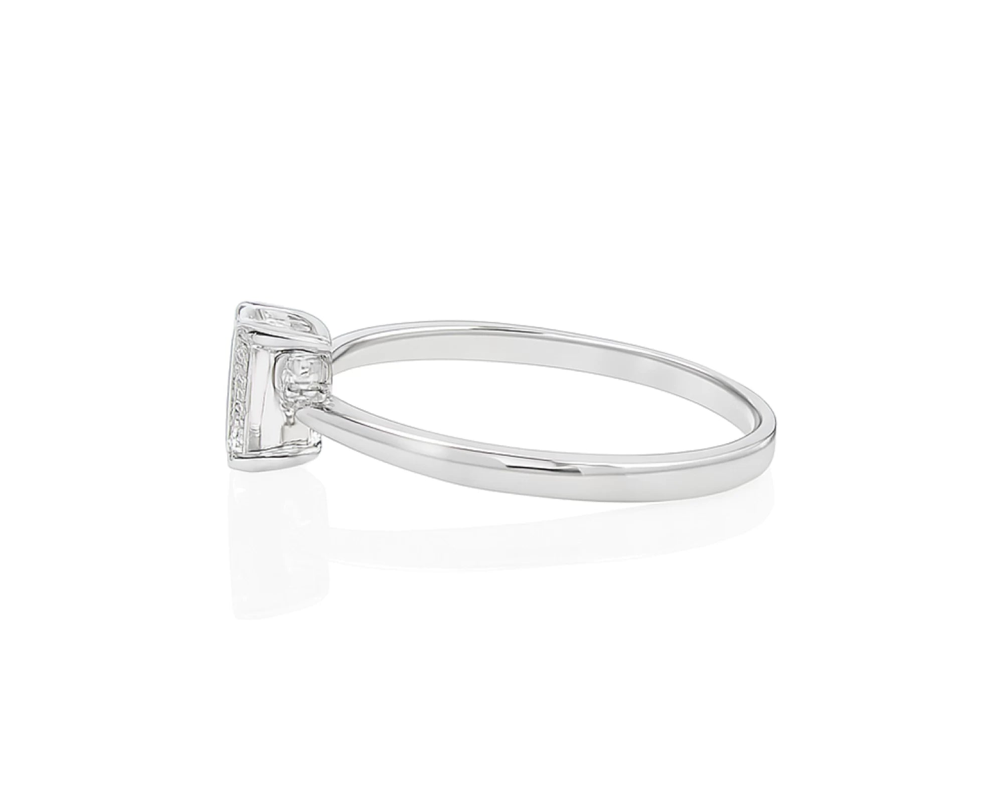 14k Gold Diamond Solitaire Ring with Oval-Cut Center Stone 0.60ct – lifestyle 1721