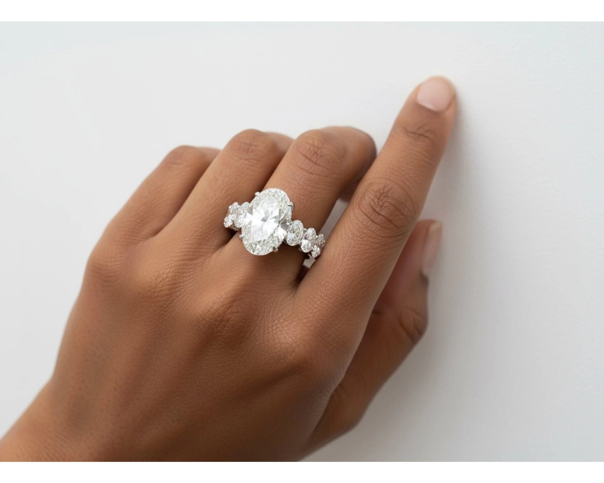 14k Gold Diamond Solitaire Ring with Oval-Cut Center Stone 12.24ct – view 2