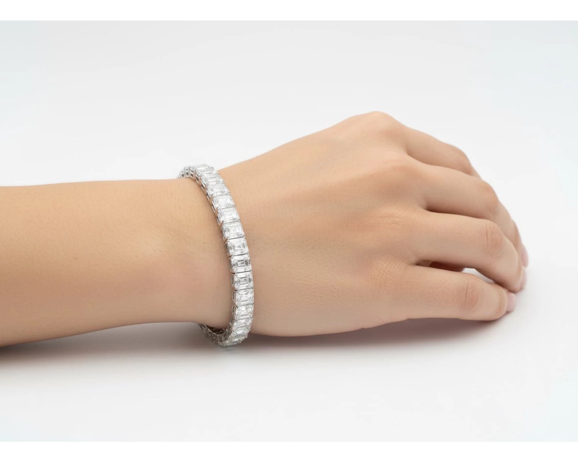 14k Gold Diamond Tennis Bracelet with Emerald-Cut Design 23.32ct – view 2