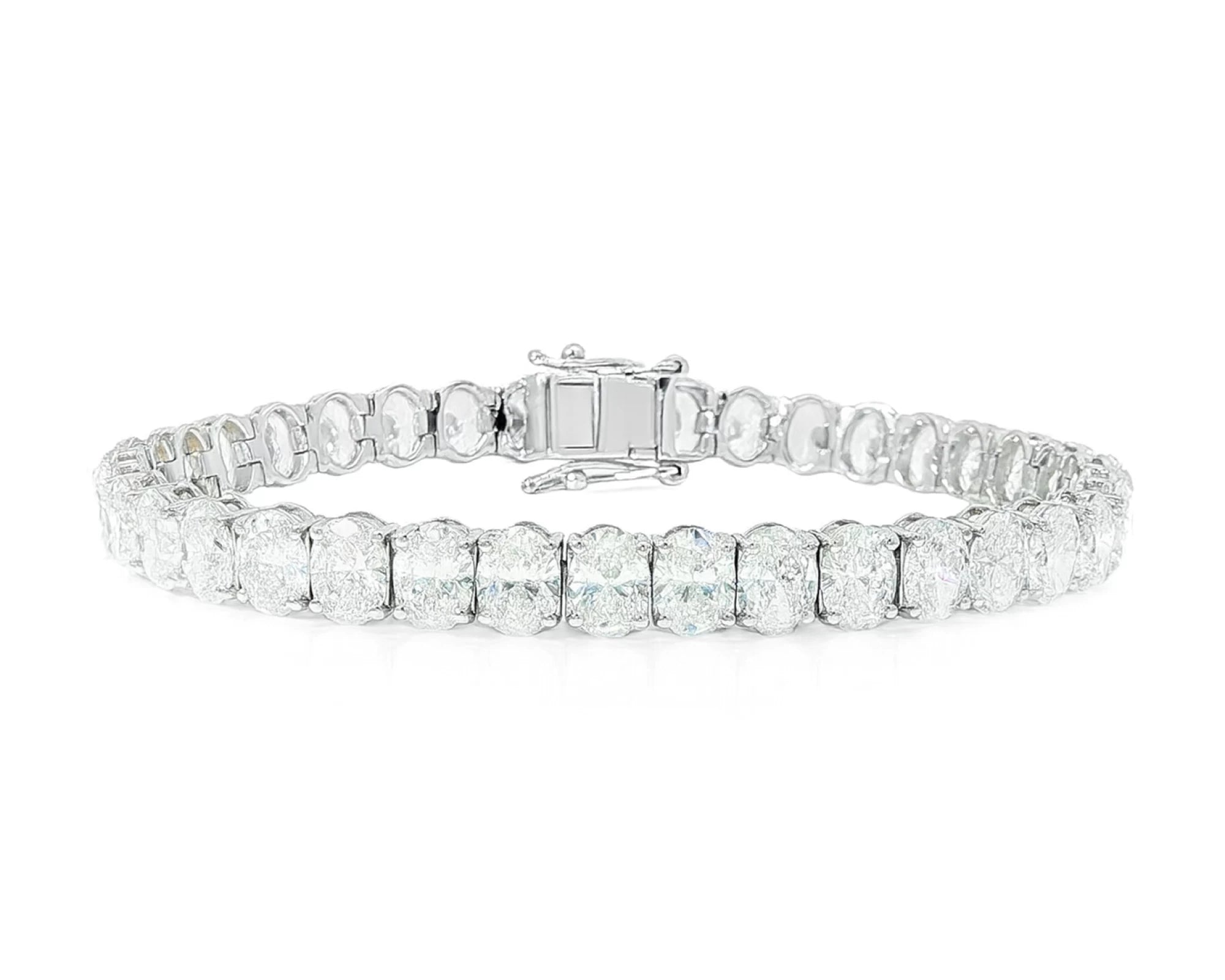 14k Gold Diamond Tennis Bracelet with Oval-Cut Design 17.83ct – lifestyle 4395