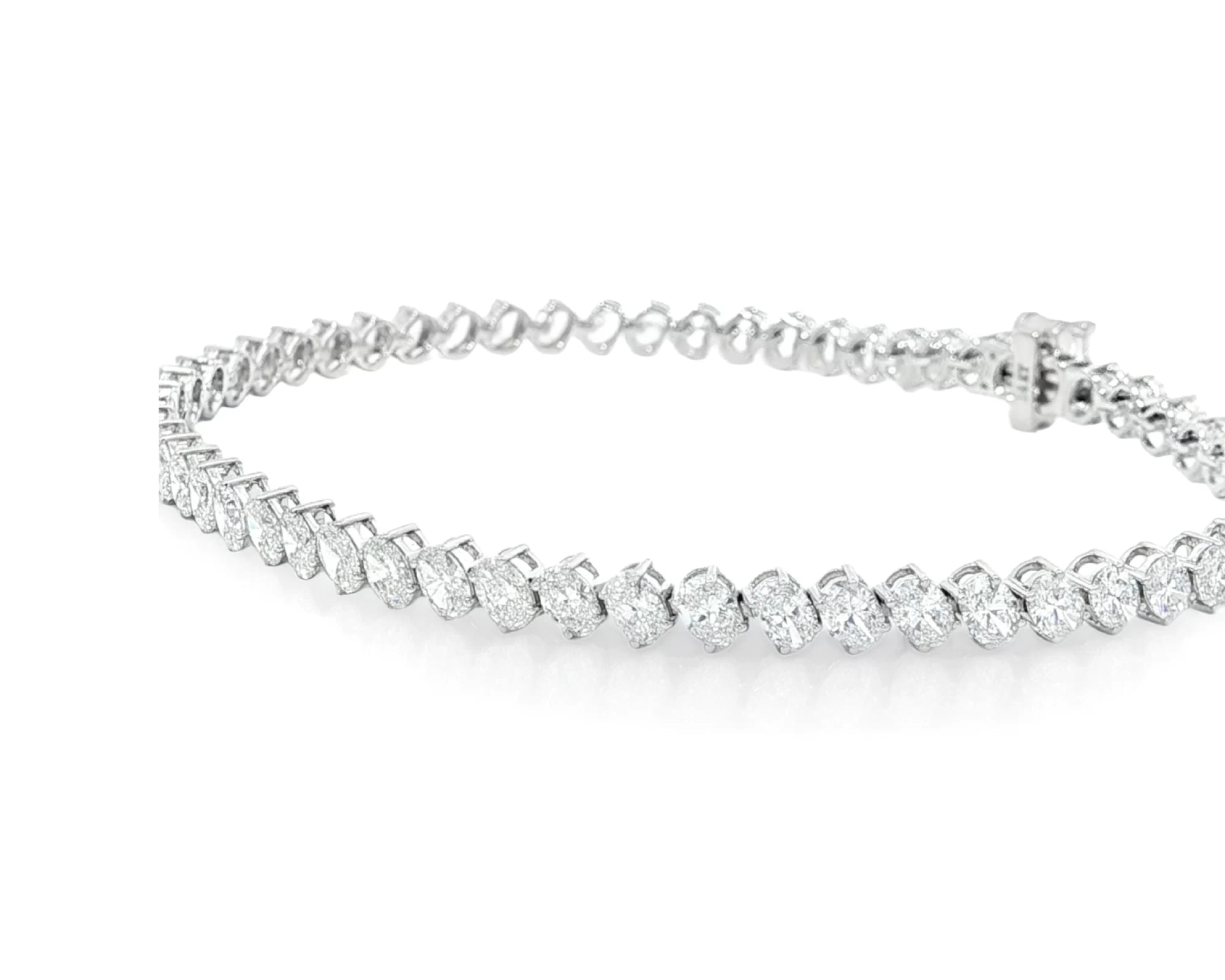 14K Gold Diamond Tennis Bracelet with Oval-Cut Design 5.3ct – lifestyle 4179