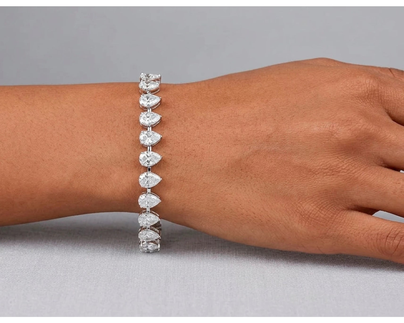 14k Gold Diamond Tennis Bracelet with Pear-Shape Diamond Links 13.71ct – view 2