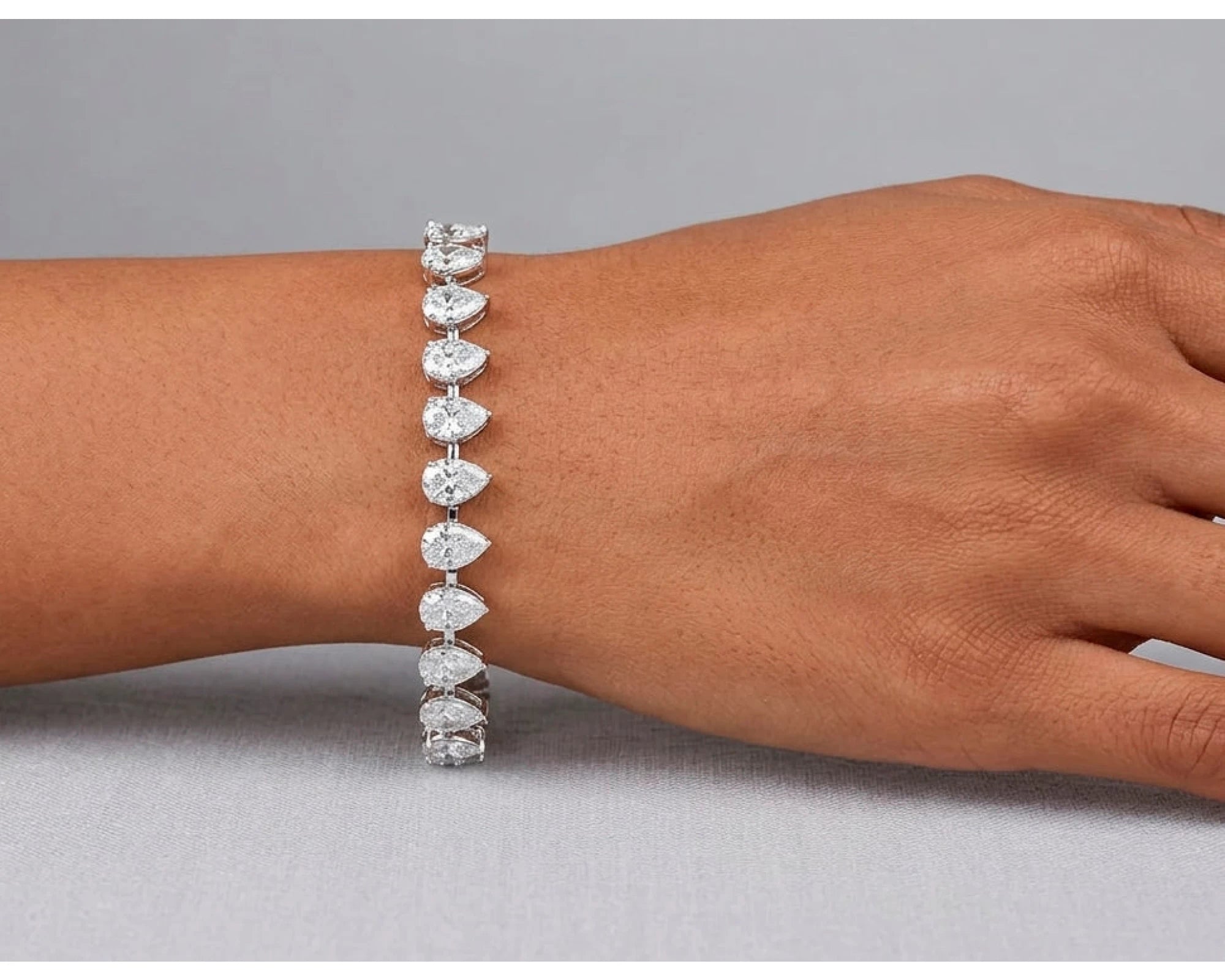 14k Gold Diamond Tennis Bracelet with Pear-Shape Diamond Links 13.71ct – view 2