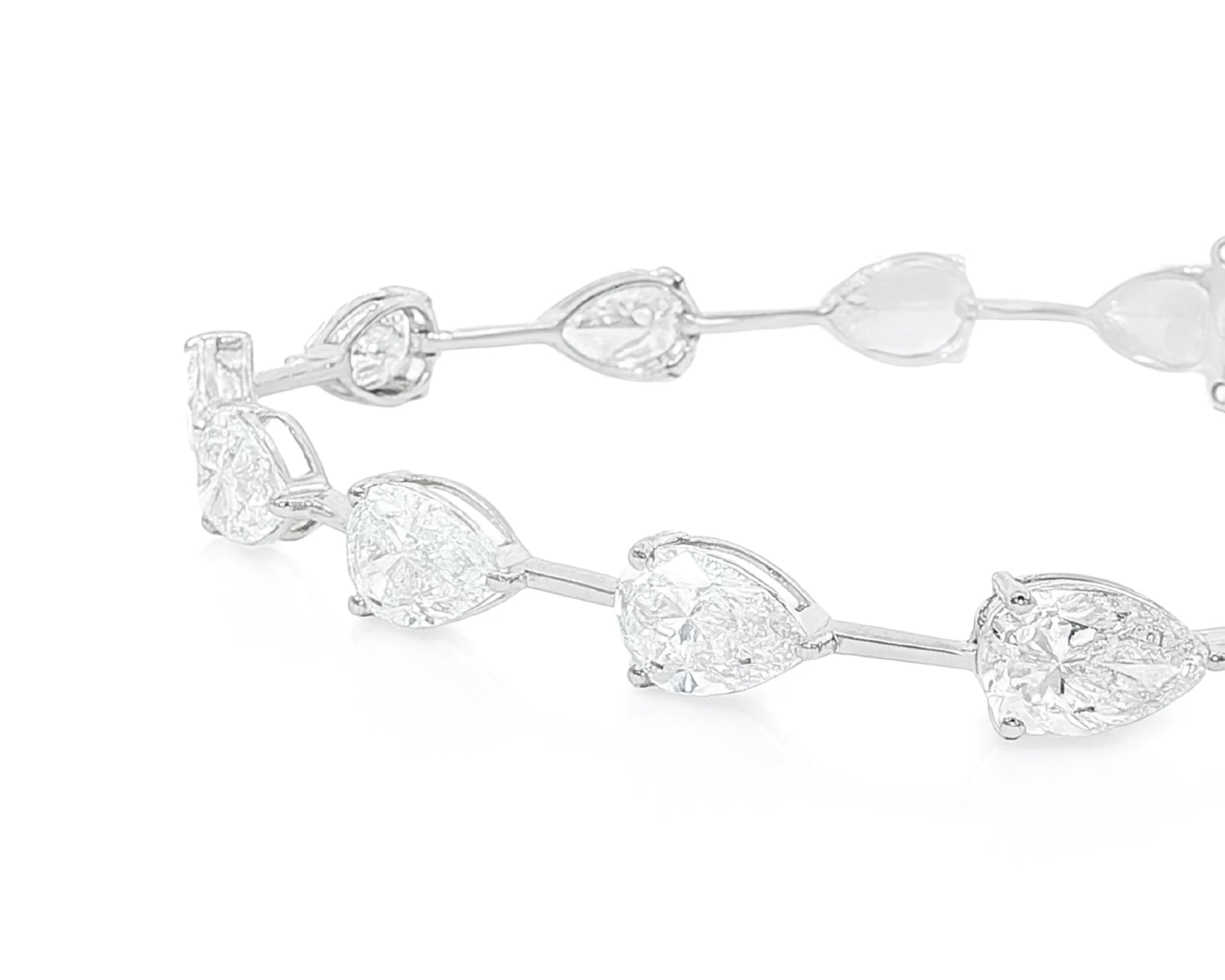 14k Gold Diamond Tennis Bracelet with Pear-Shape Solitaire Links 9.64ct – lifestyle 4106