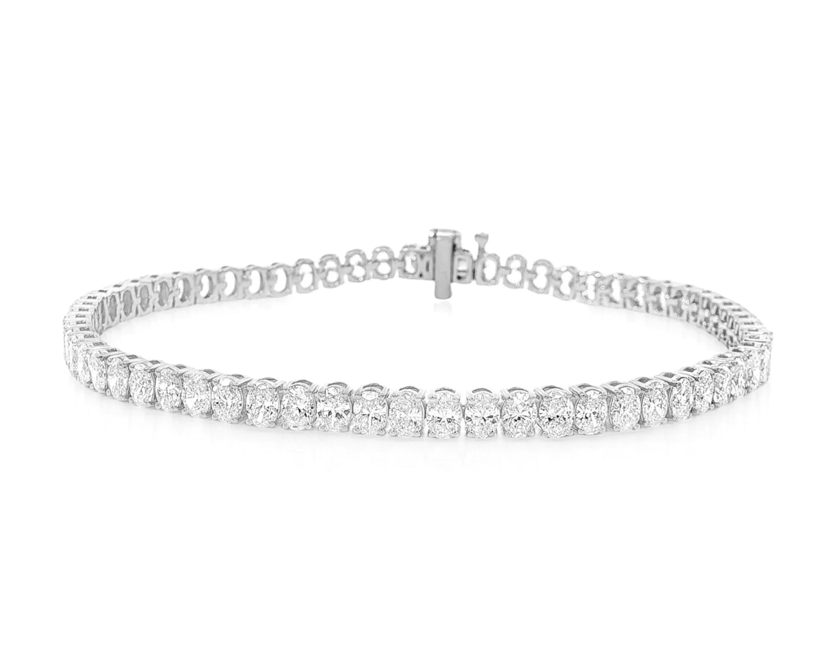 14k Gold Diamond Tennis Bracelet with Round-Cut Design 6.5ct – lifestyle 4208
