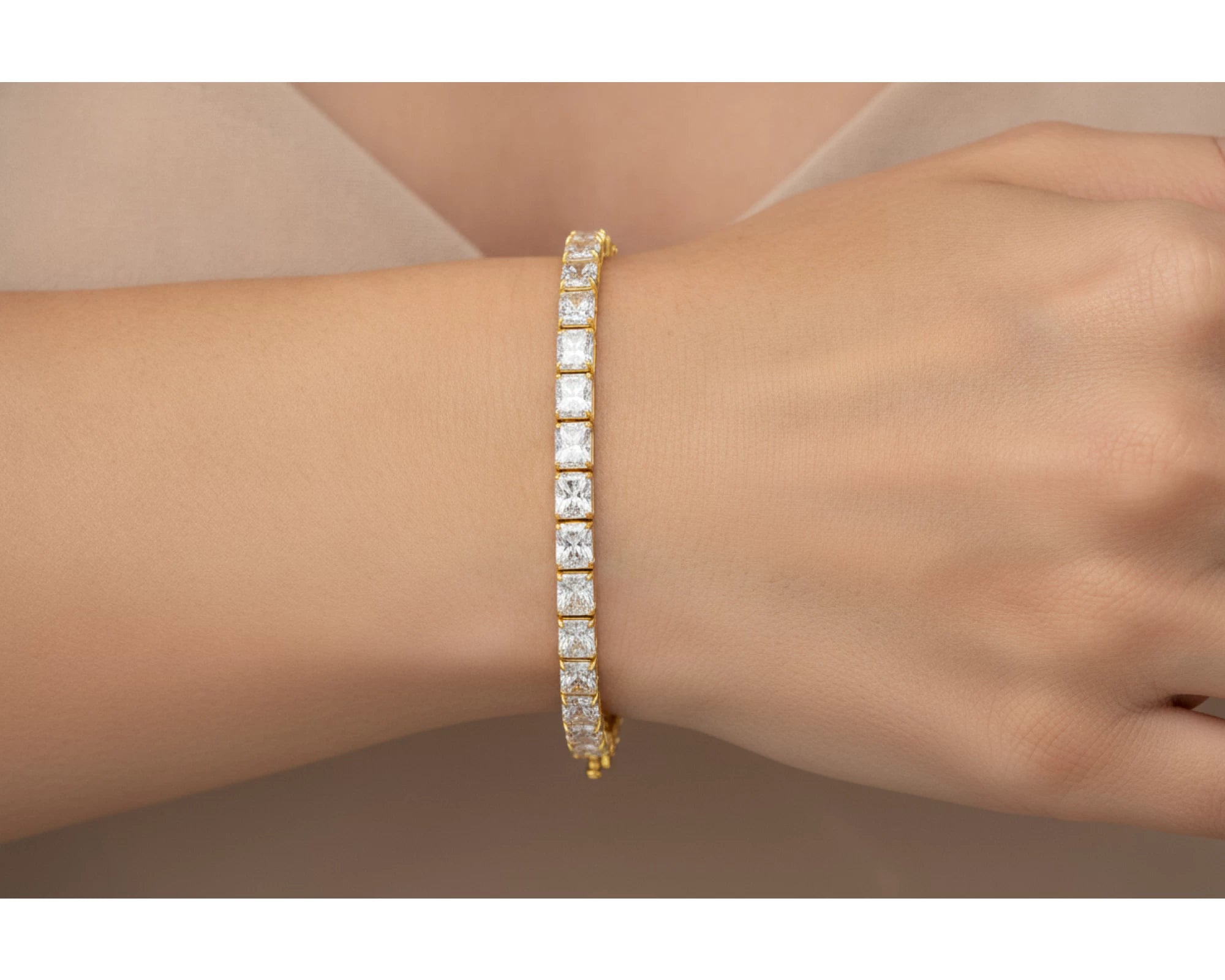 14k Gold Diamond Tennis Bracelet with Square Link Design 9.47ct – lifestyle 4306