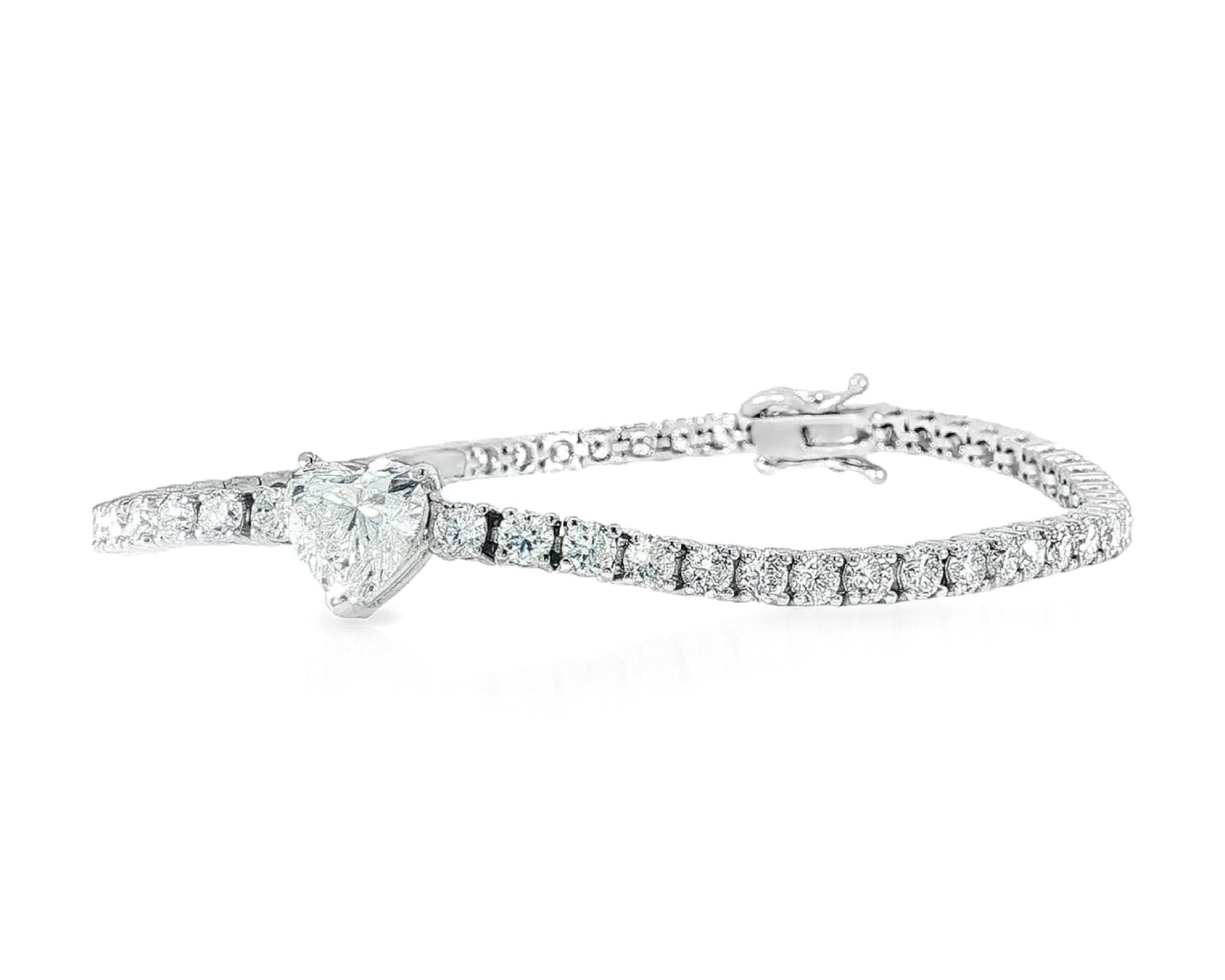 14k Gold Lab-Grown Diamond Tennis Bracelet with Heart-Shaped Center & Round-Cut Design 6.87ct – lifestyle 4574