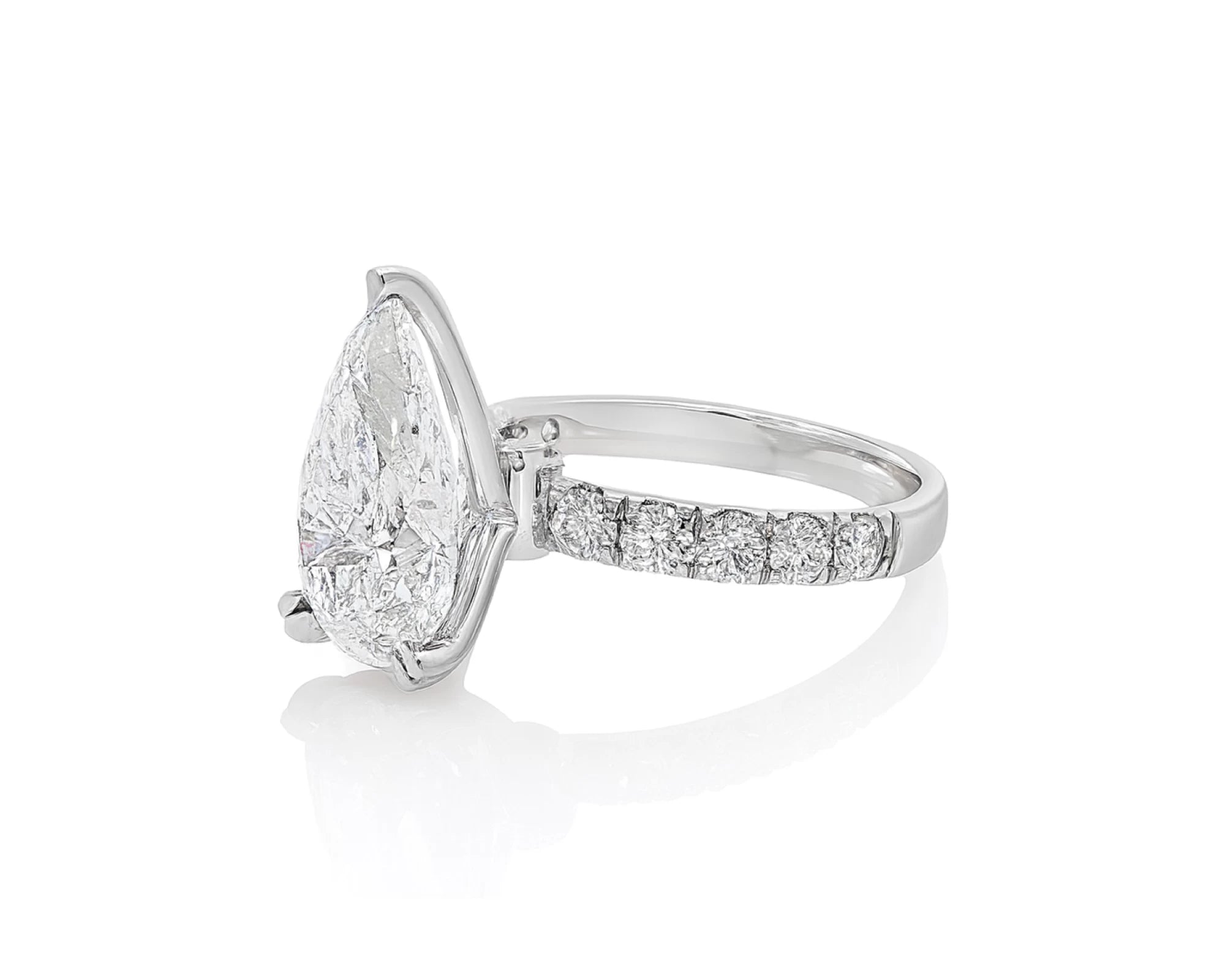 14k Pear Cut Micropavé Engagement Ring 5.02 CT – lifestyle 2588