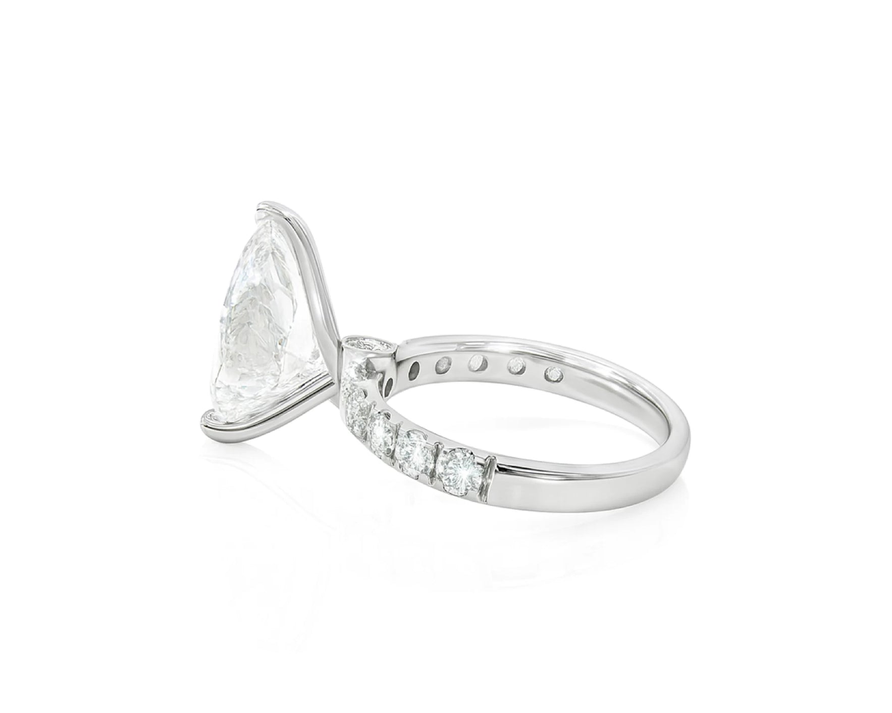14k Pear Cut Micropavé Engagement Ring 5.02 CT – lifestyle 2589