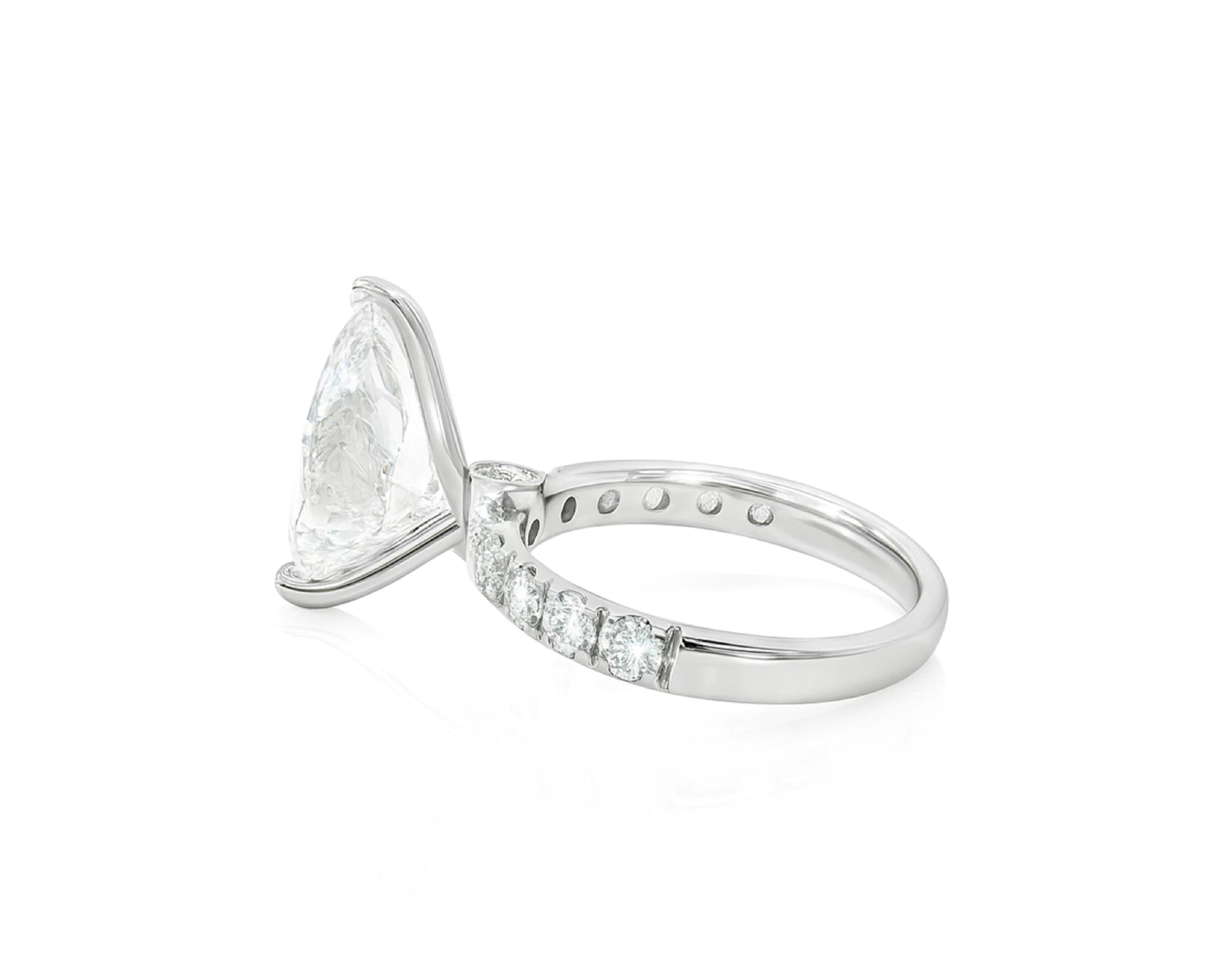 14k Pear Cut Micropavé Engagement Ring 5.02 CT – lifestyle 2589