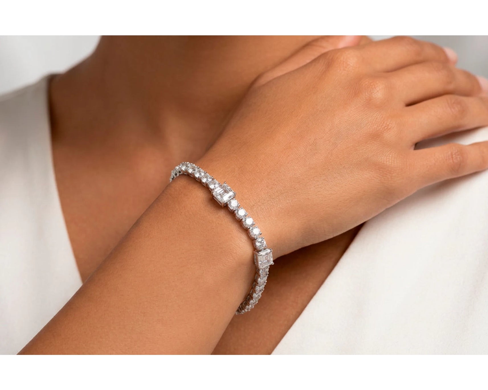 14K Round Cut Tennis Bracelet with Center Stone 11.48ct – view 2