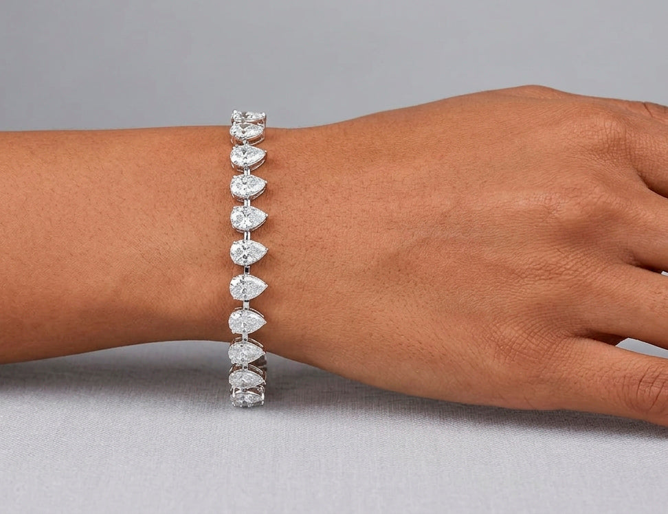 14k Gold Diamond Tennis Bracelet with Pear-Shape Diamond Links 13.71ct