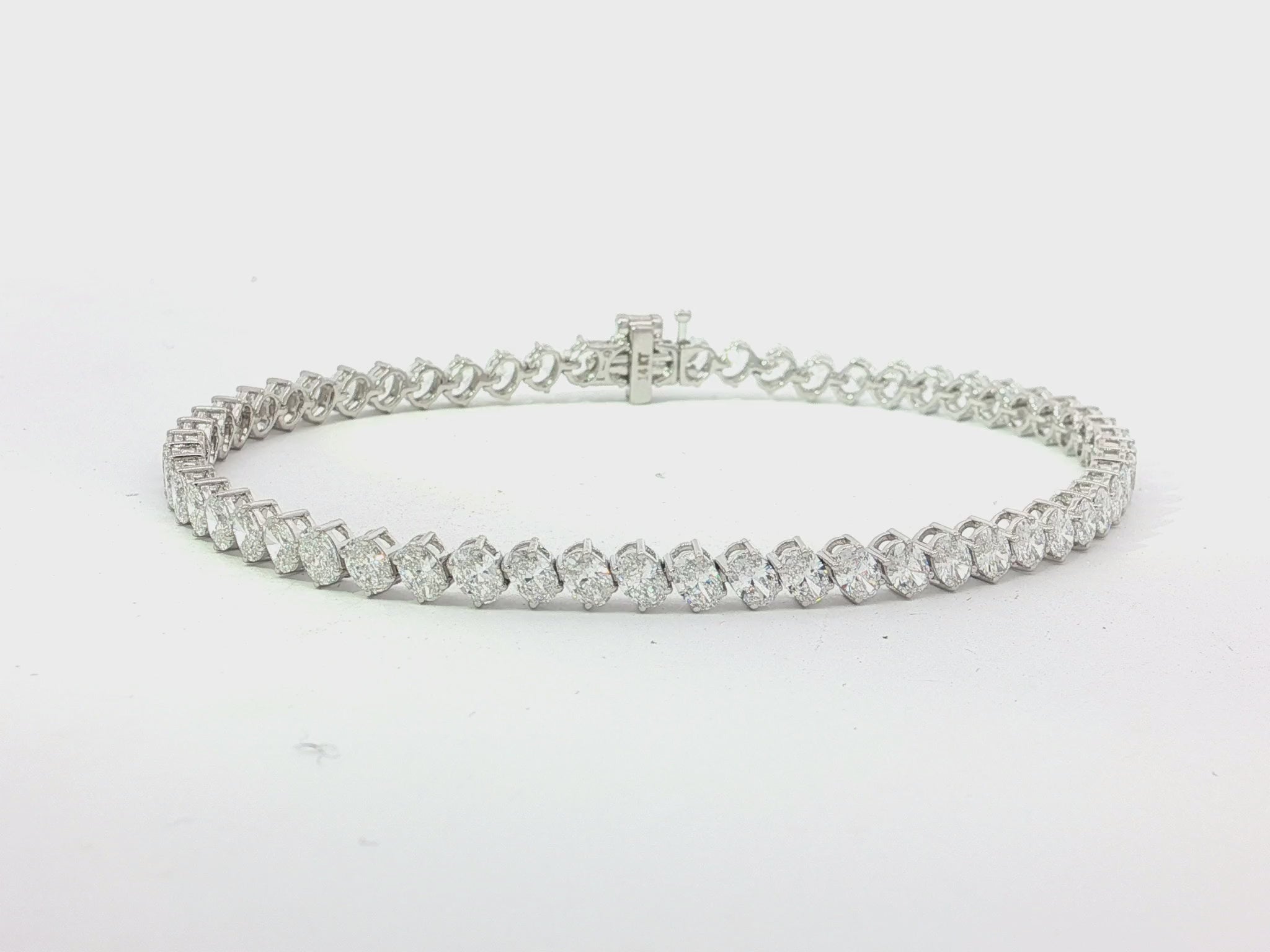 14K Gold Diamond Tennis Bracelet with Oval-Cut Design 5.3ct