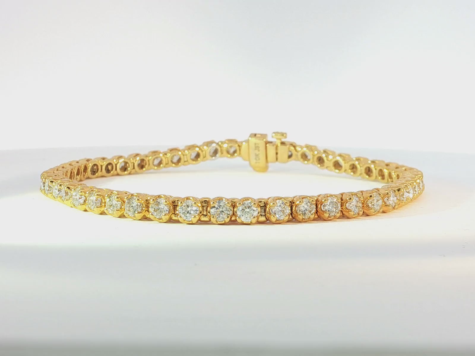 10k Gold Diamond Tennis Bracelet with Round-Cut Design 7ct
