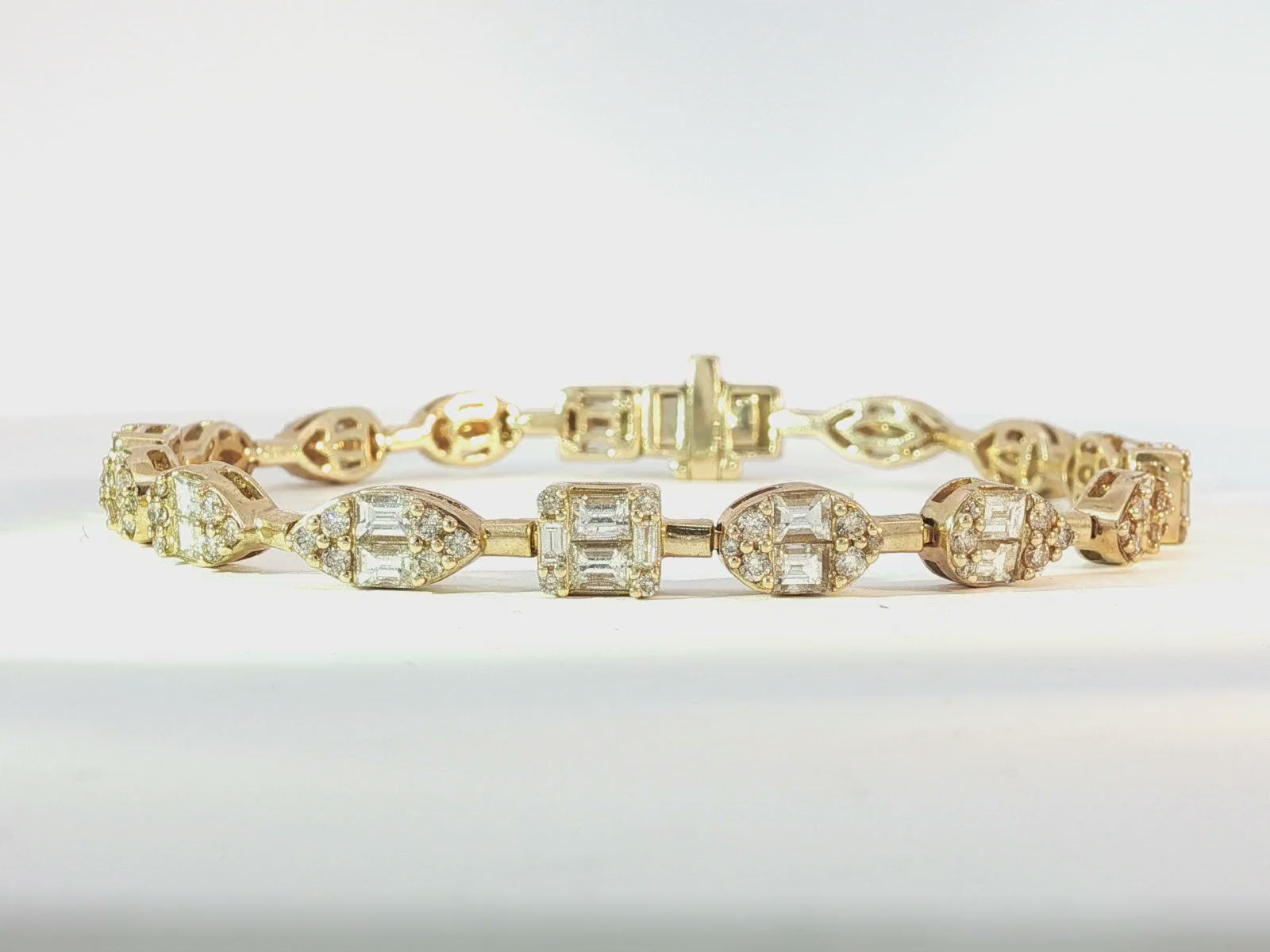 14k Gold Diamond Bracelet with Emerald-Cut & Round Design 5ct