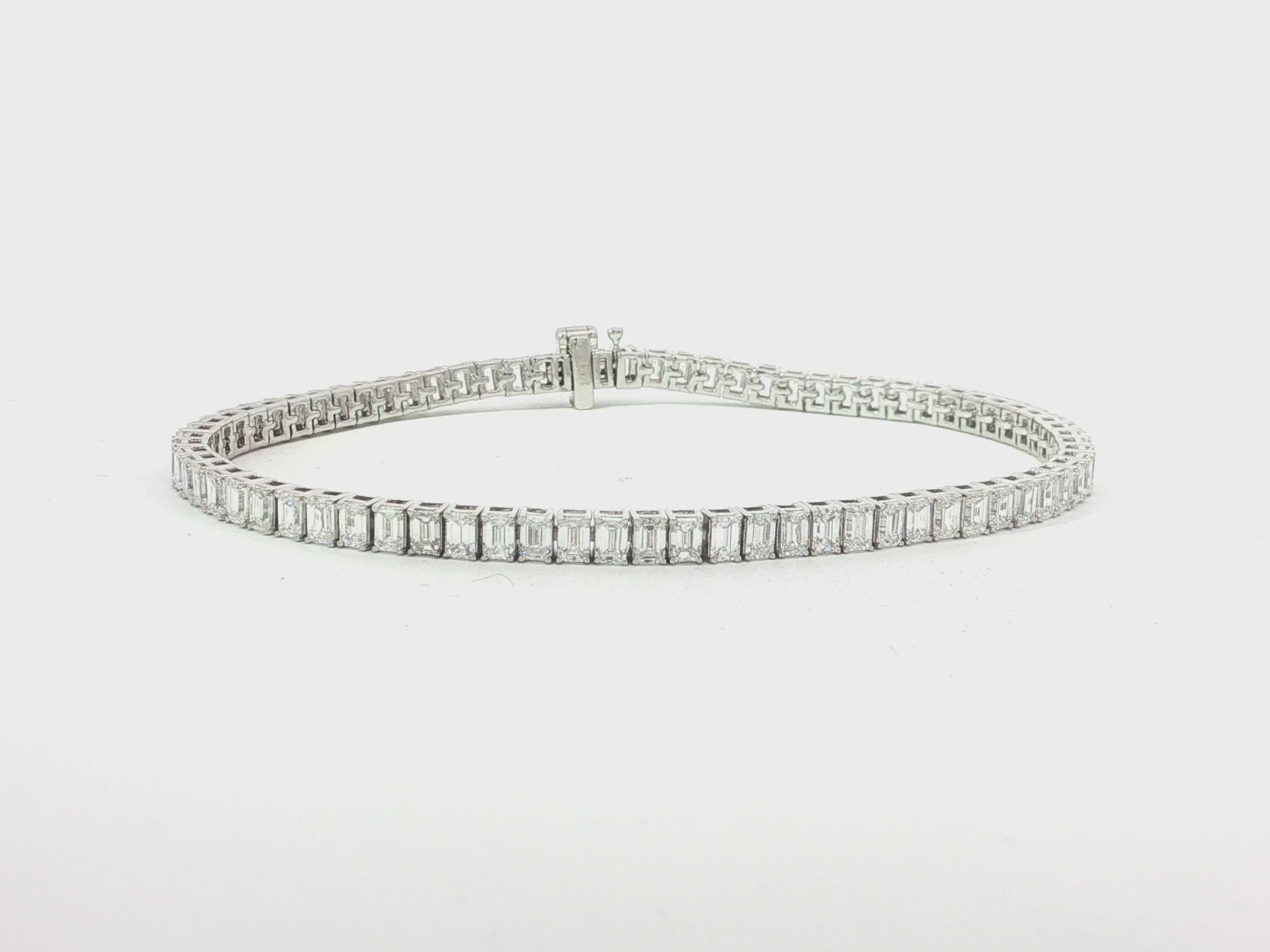 14K Gold Diamond Tennis Bracelet with Emerald-Cut Design 6.04ct