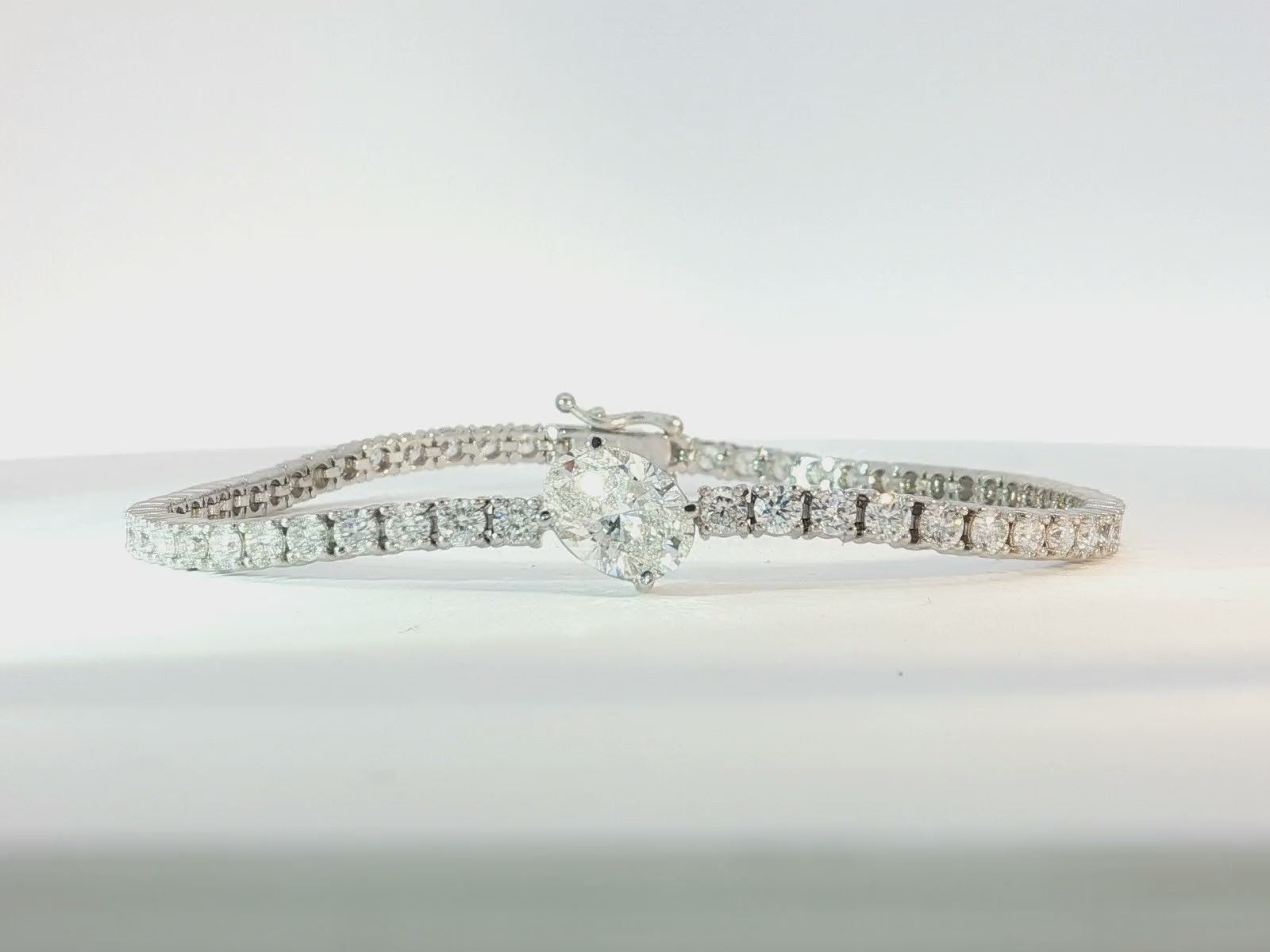14k Gold Lab-Grown Diamond Bracelet with Oval & Round-Cut Design 6.65ct