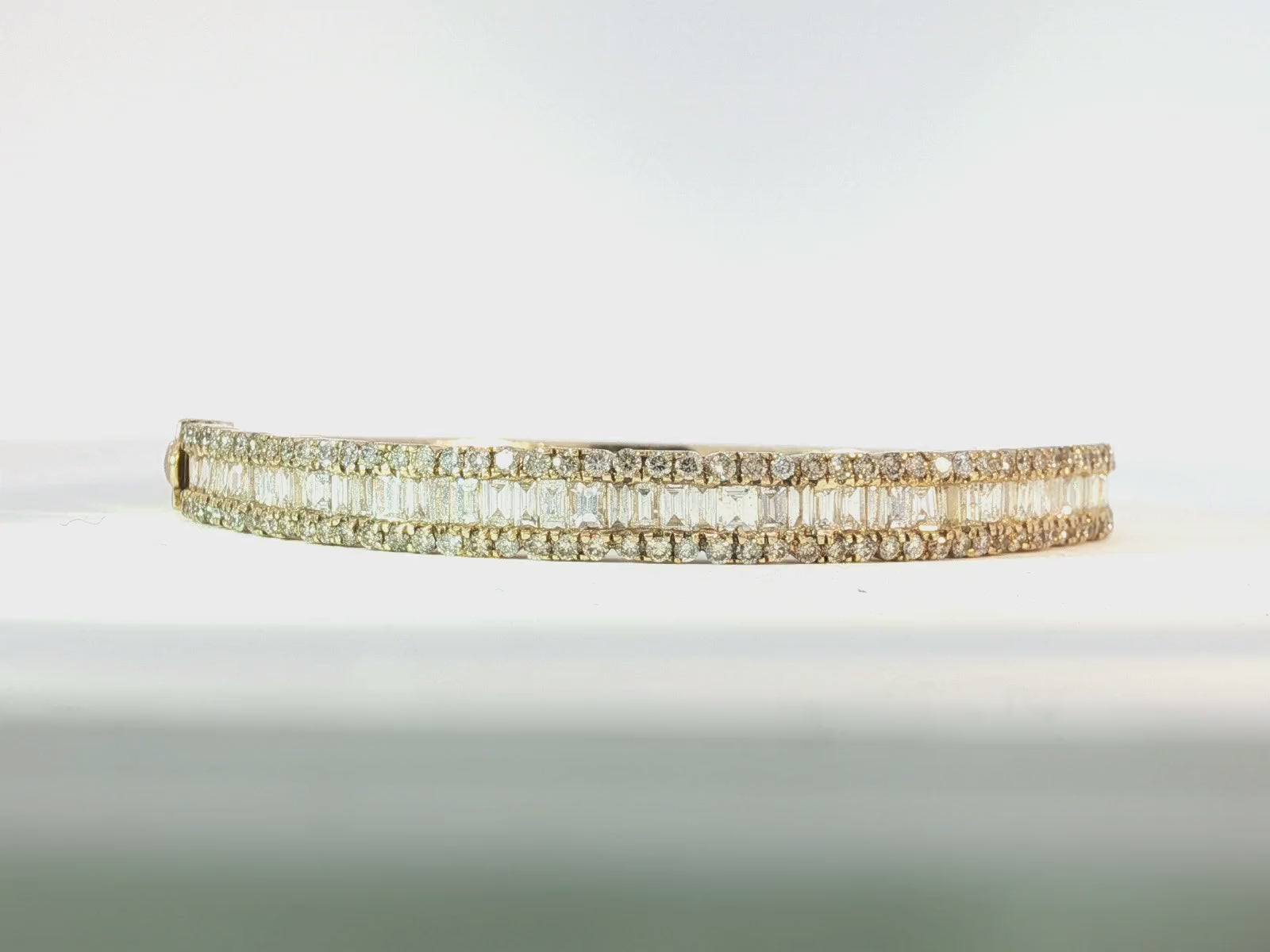 14k Gold Diamond Bracelet with Emerald-Cut & Round Design 3ct