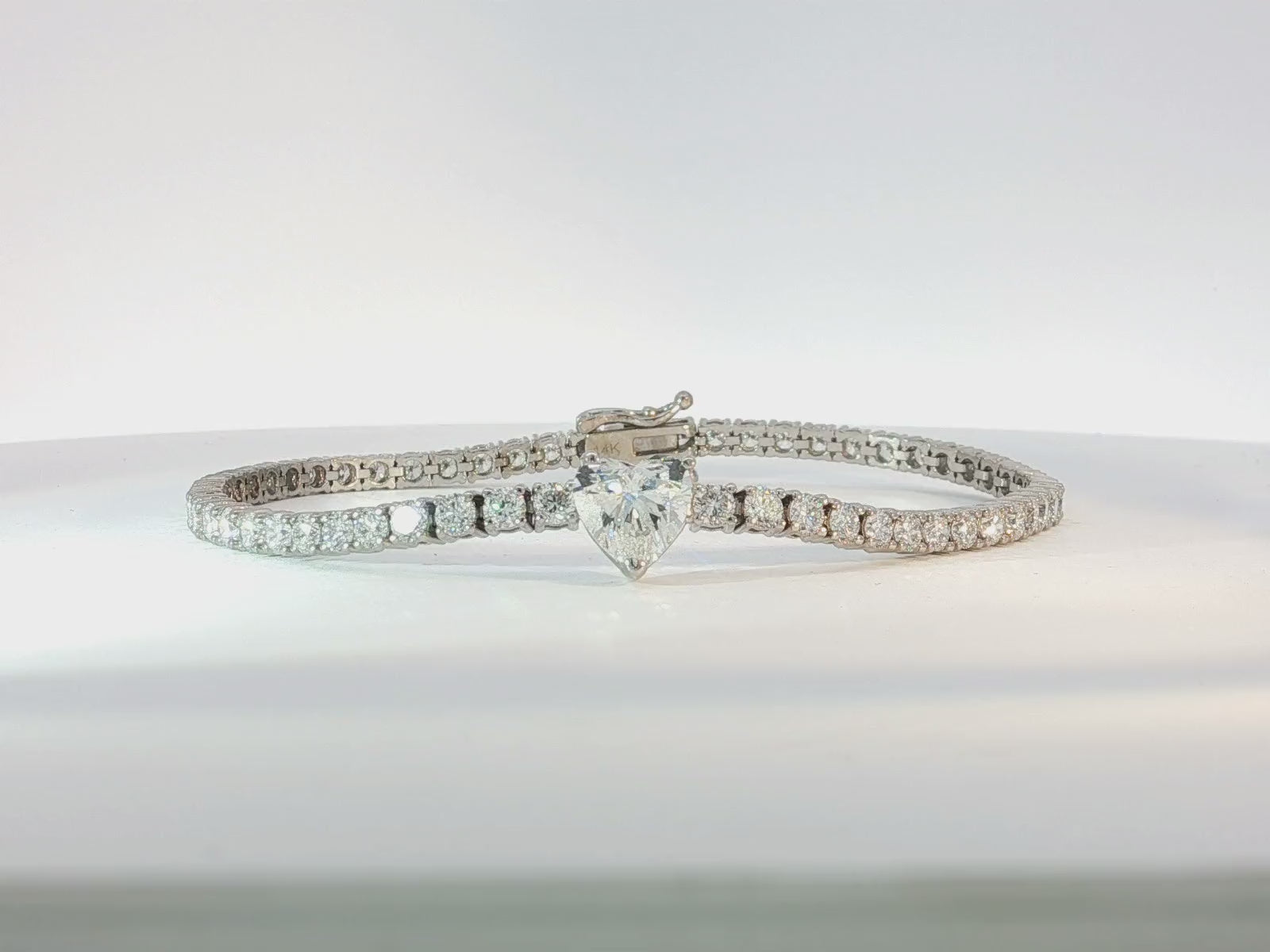 14k Gold Lab-Grown Diamond Tennis Bracelet with Heart-Shaped Center & Round-Cut Design 6.87ct