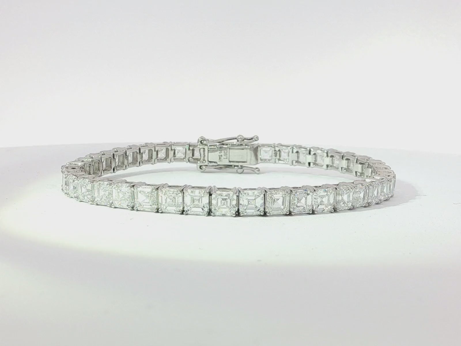 14k Gold Diamond Tennis Bracelet with Asscher-Cut Design 16.65ct