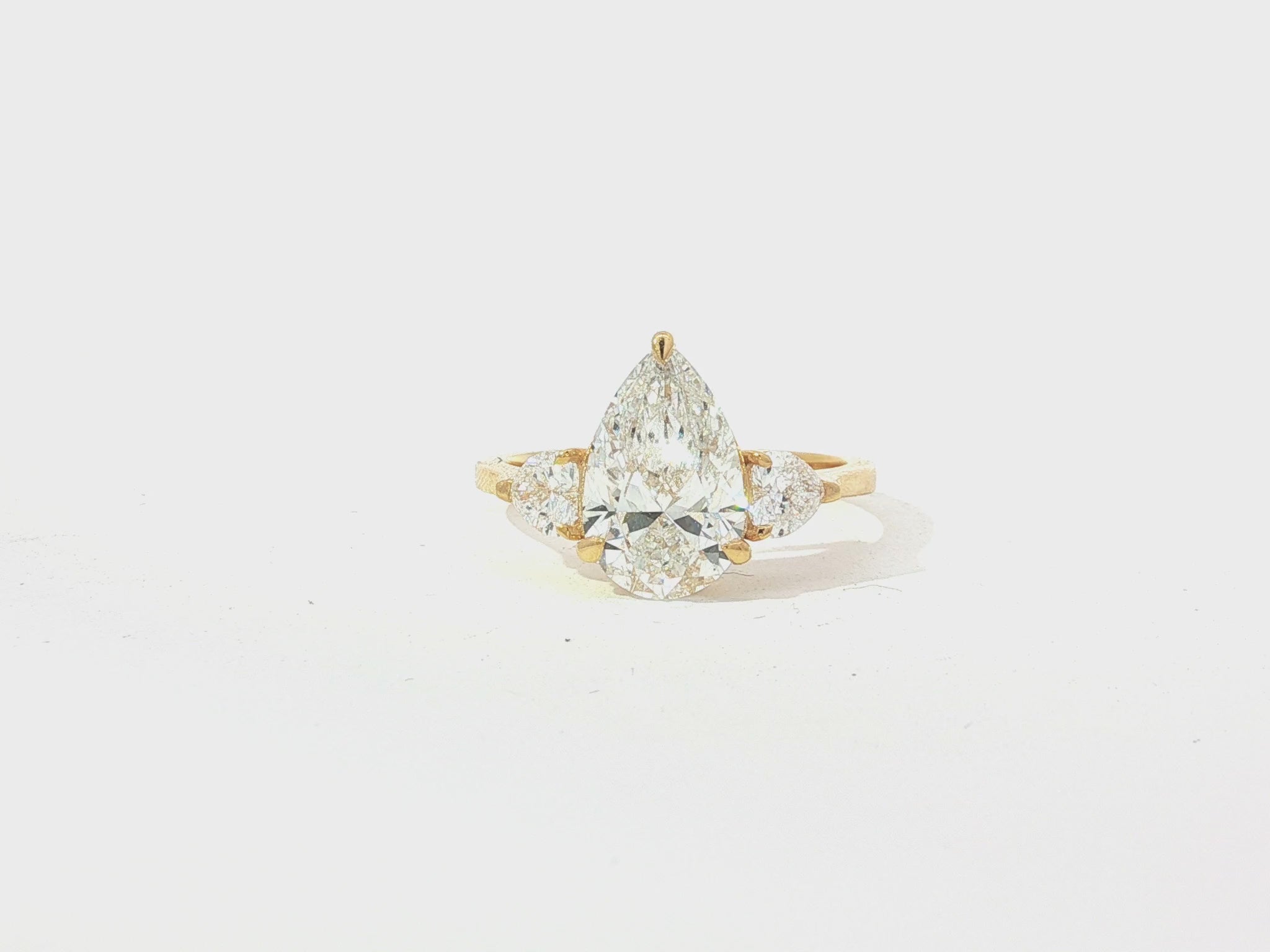 14k Gold Diamond Ring with Pear-Shaped Center & Side Accents 2.95ct
