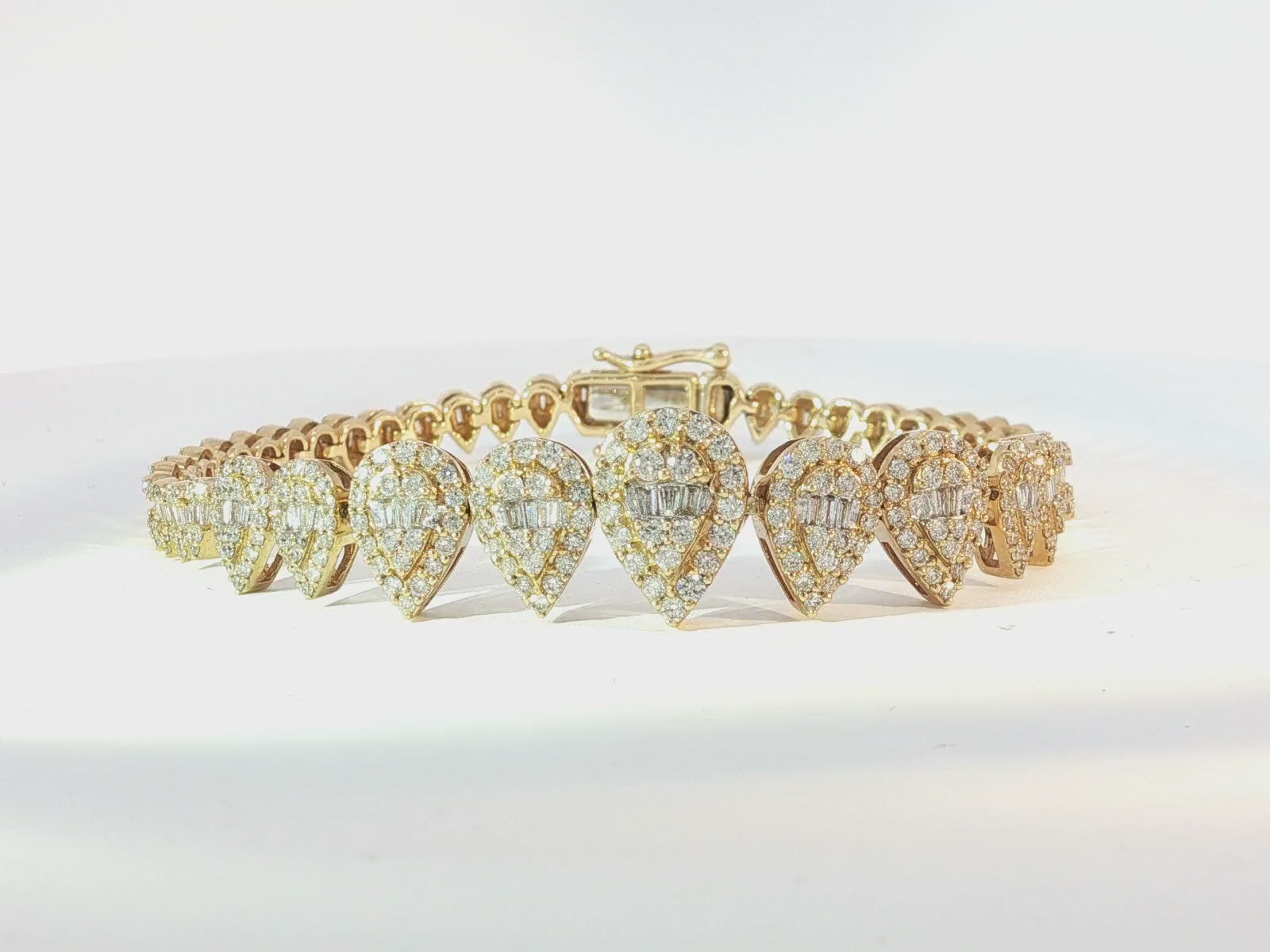 14k Gold Diamond Pear Bracelet with Elegant Design 3.25ct